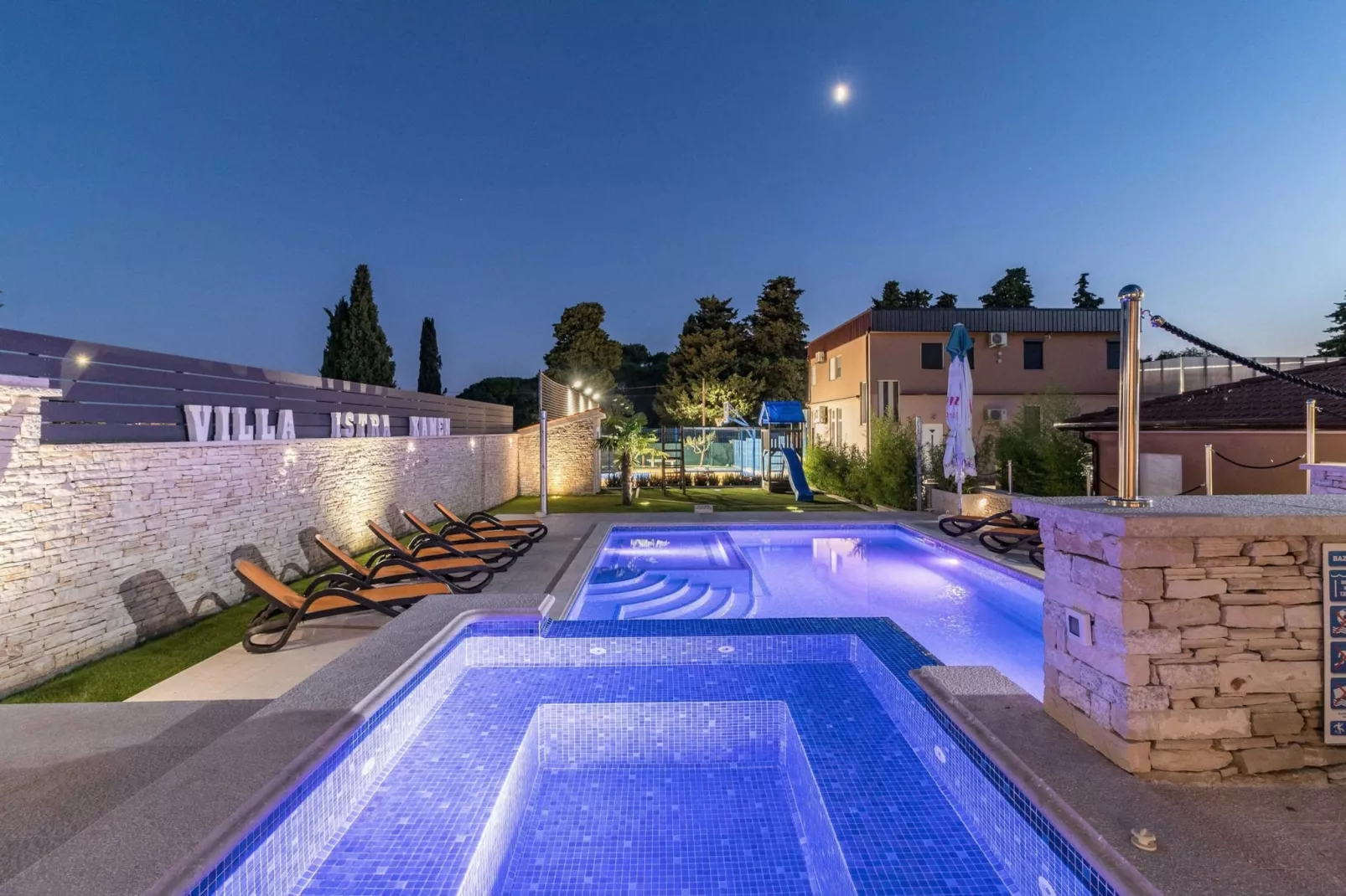 IstraKamen 16+2- Pool, Jacuzzi, Sports-Pool