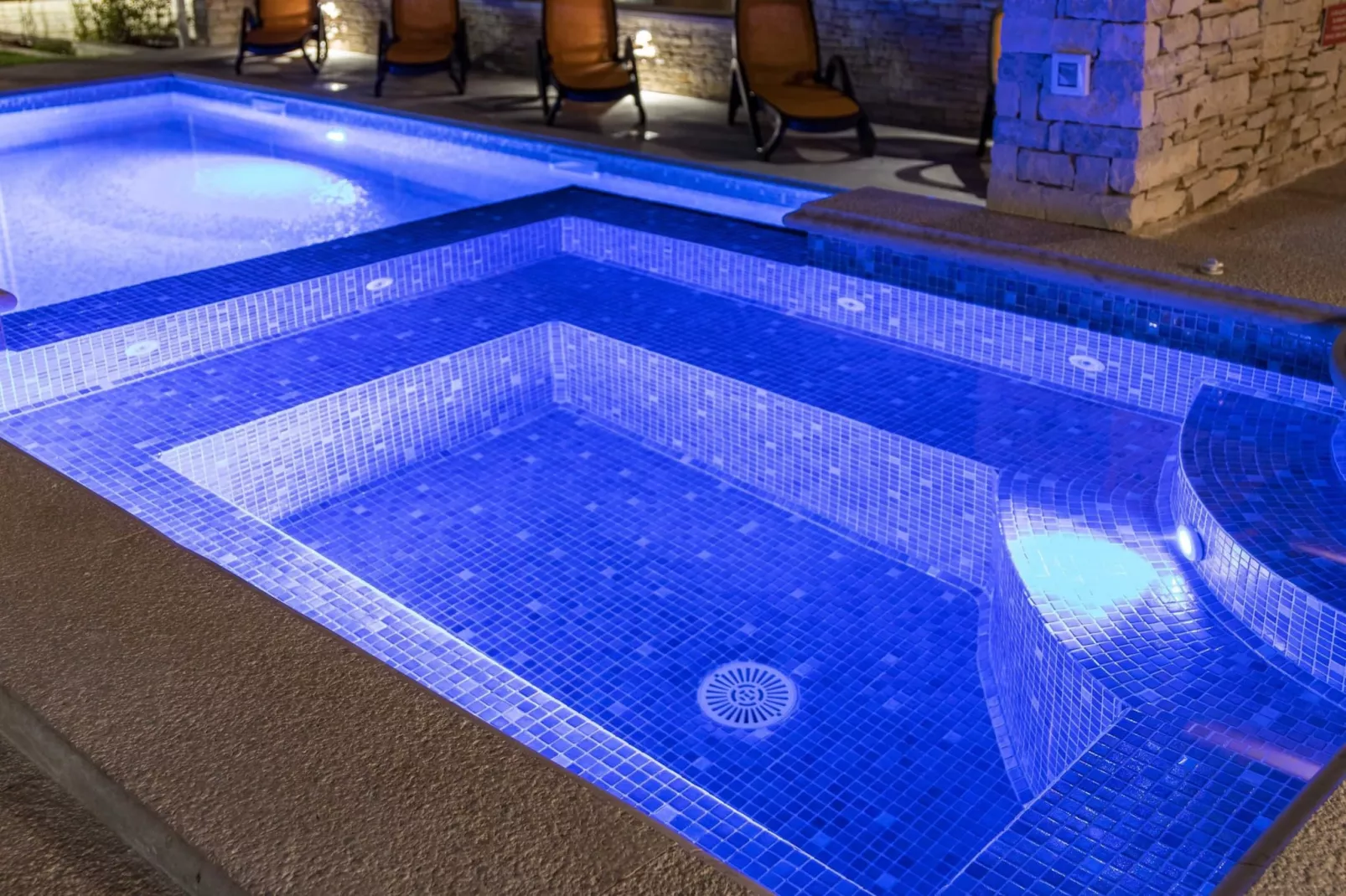 IstraKamen 16+2- Pool, Jacuzzi, Sports-Pool