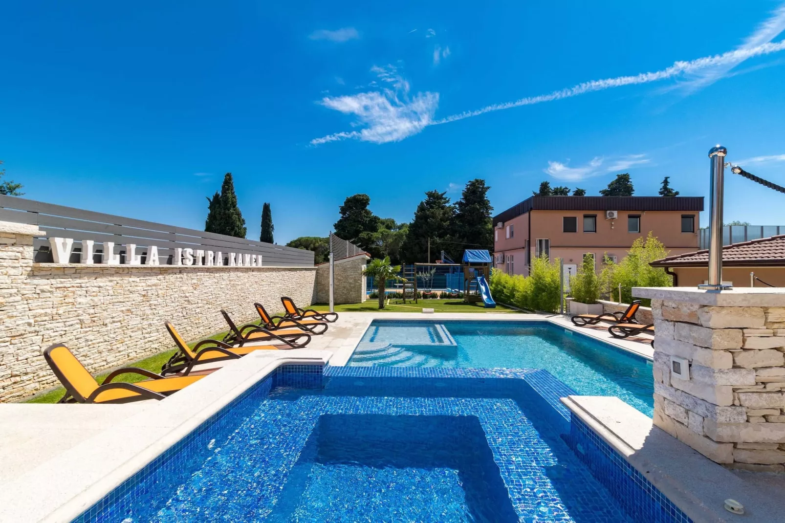IstraKamen 16+2- Pool, Jacuzzi, Sports-Pool
