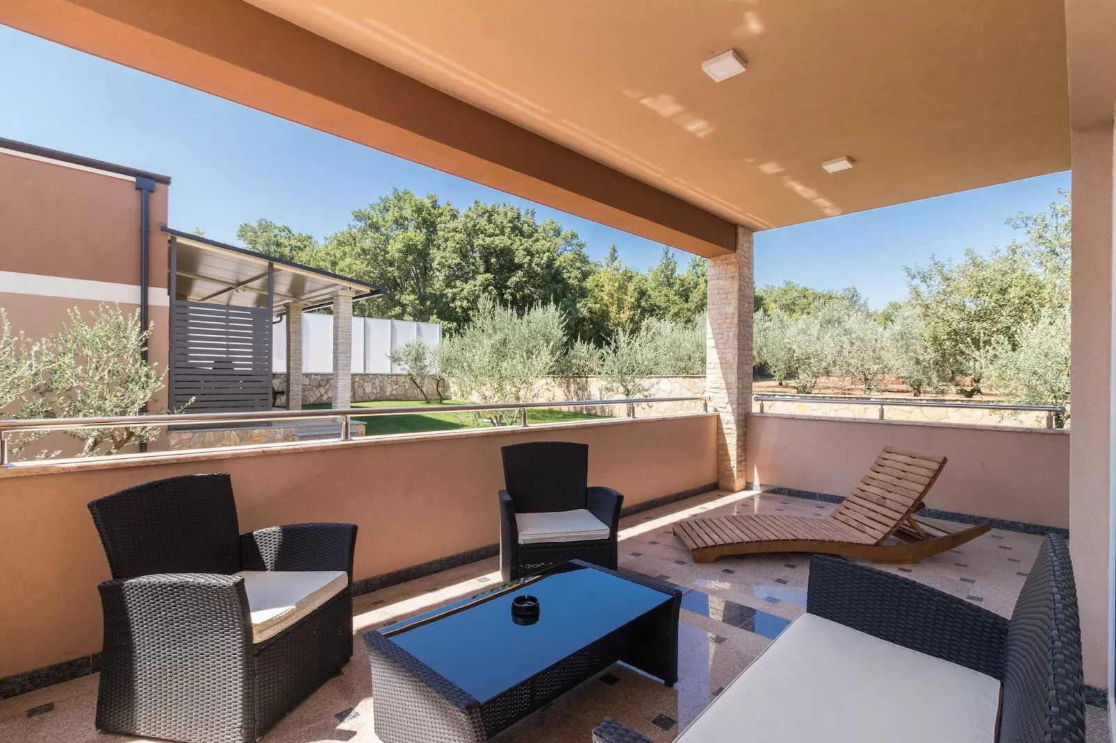 IstraKamen 16+2- Pool, Jacuzzi, Sports-Terrace
