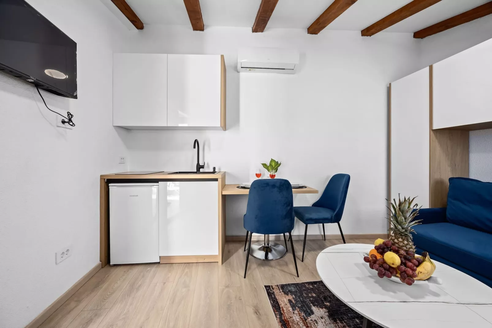 Capitolina Studio Apartment-Living room