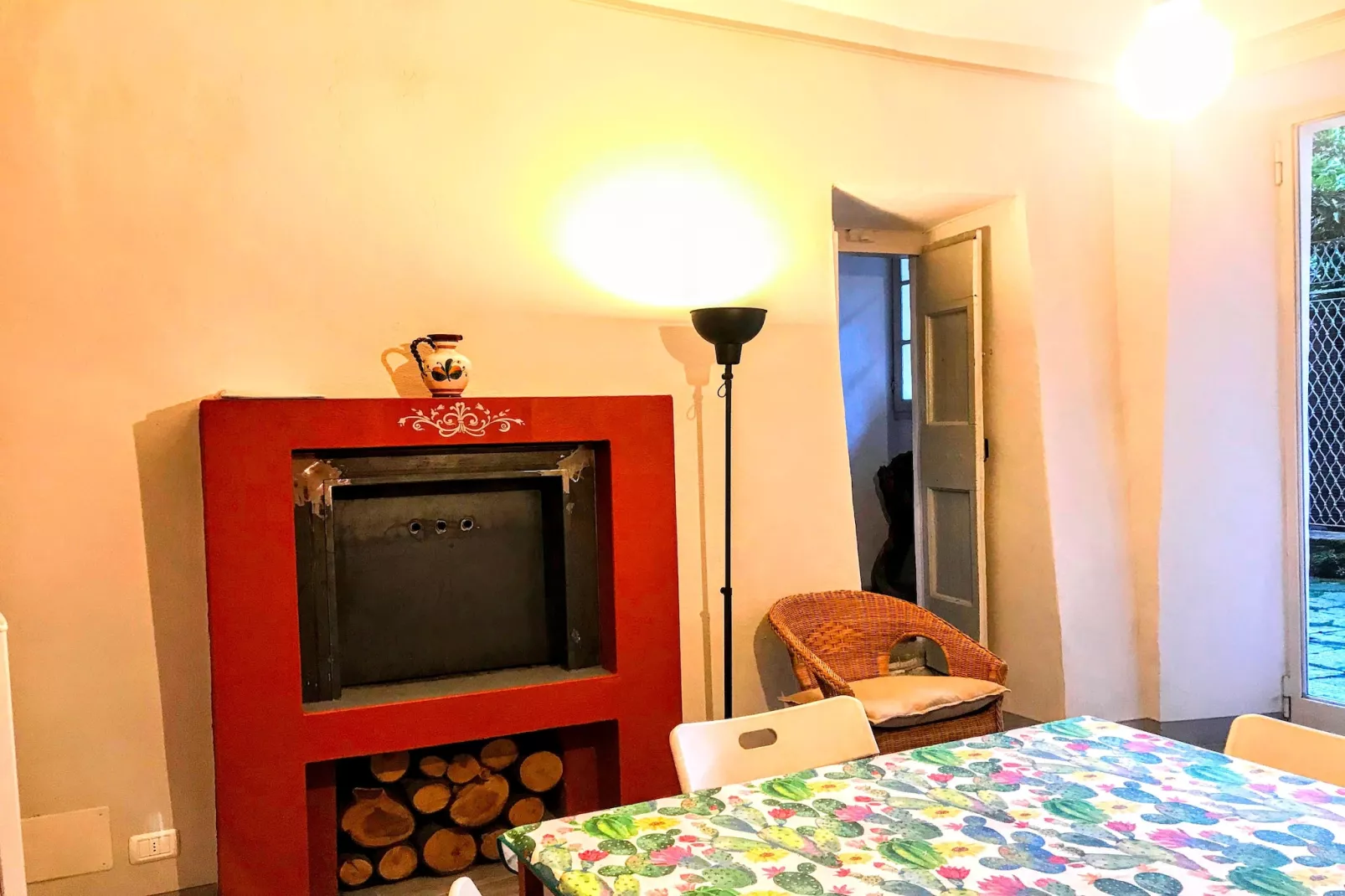 Ai Rronchi - piccolo appartamento con giardino a Cannero-Living room