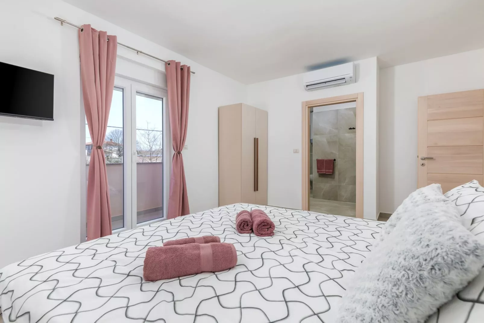 Villa Berg II - Pool, Game Room, Trampoline-Bedroom