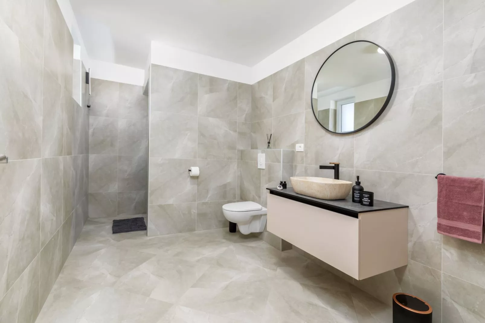 Villa Berg II - Pool, Game Room, Trampoline-Bathroom