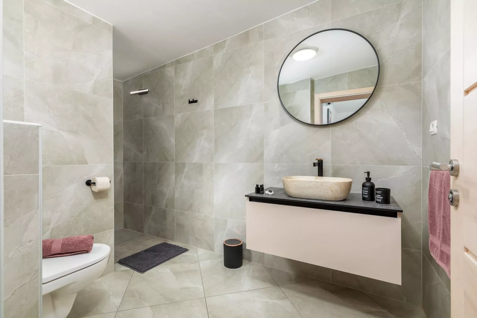 Villa Berg II - Pool, Game Room, Trampoline-Bathroom