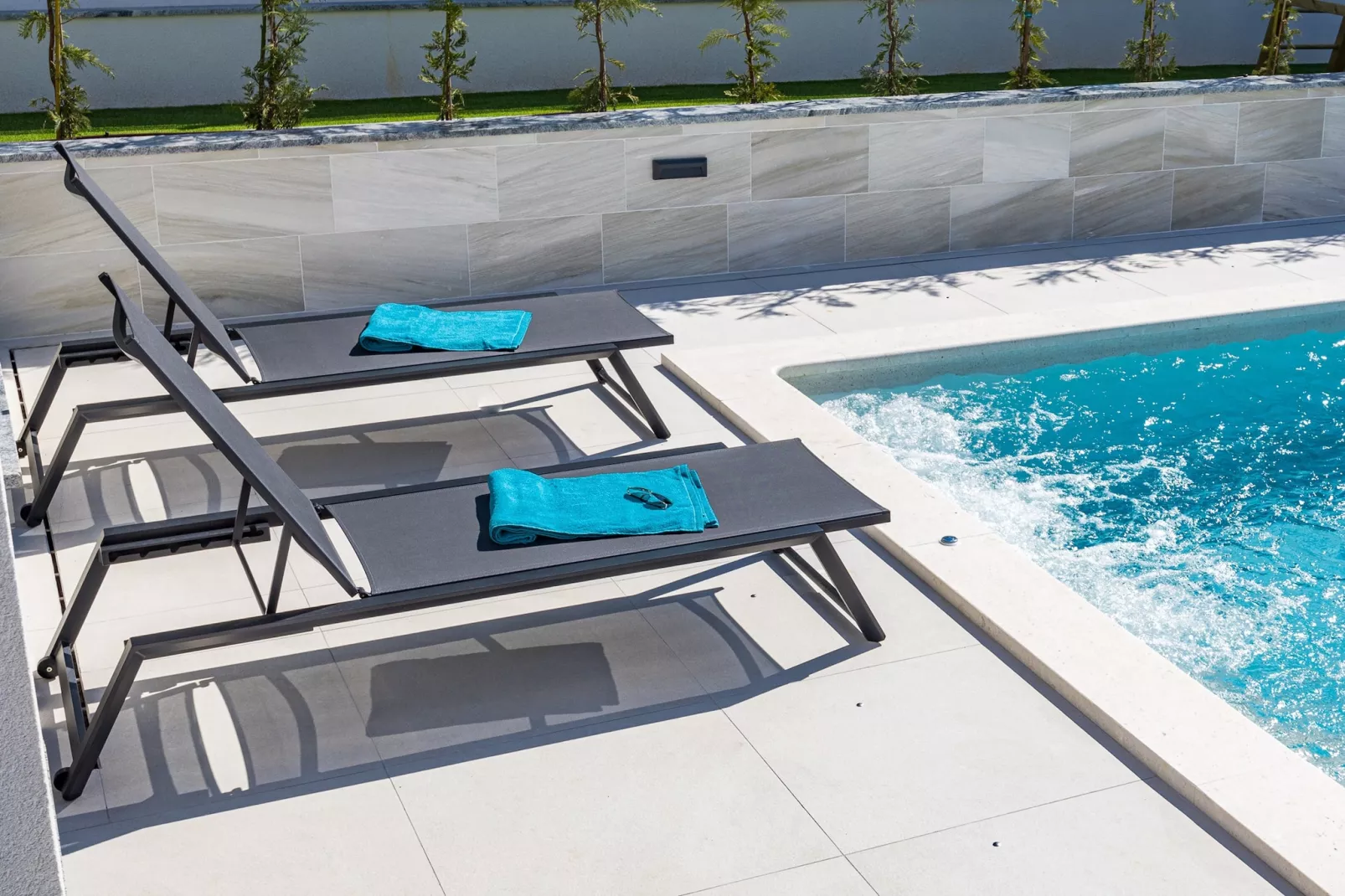 Villa Polaris - Luxurious Vacation Oasis-Schwimmbad