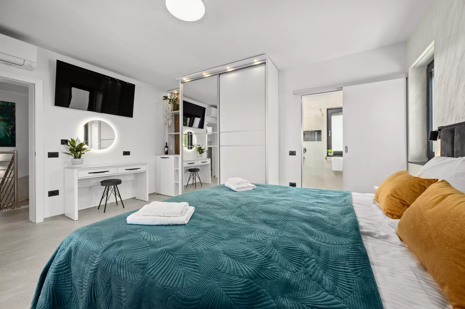 Villa Polaris - Luxurious Vacation Oasis-Schlafzimmer