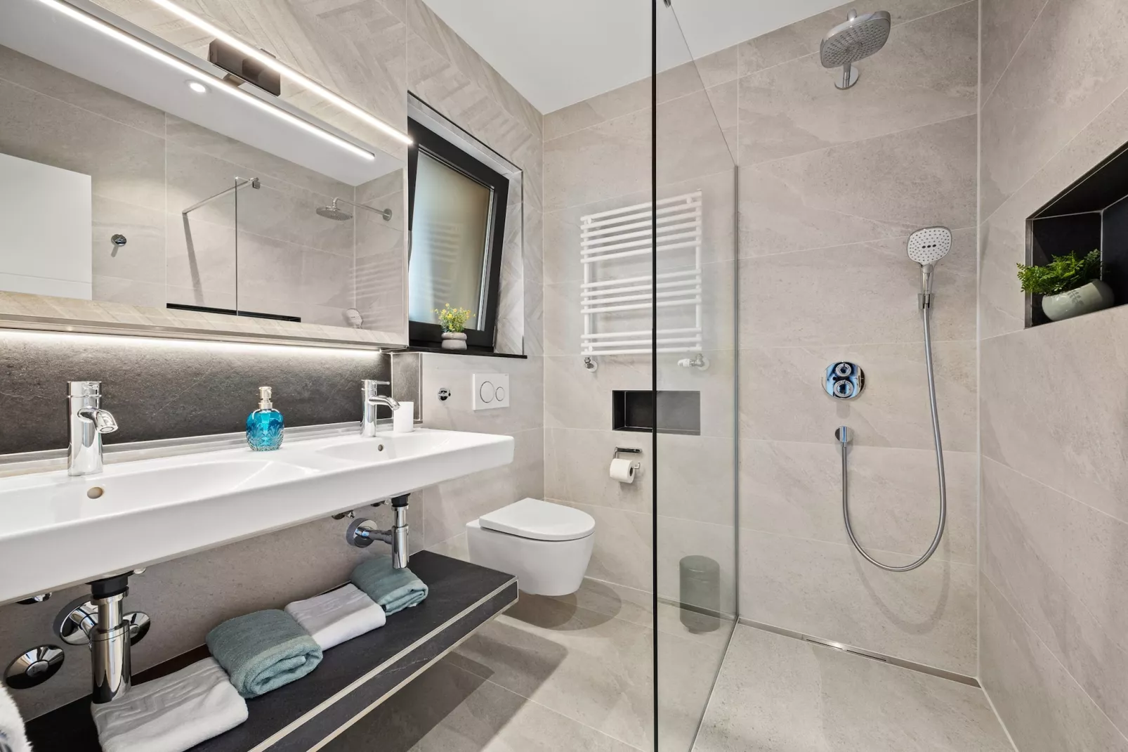 Villa Polaris - Luxurious Vacation Oasis-Badezimmer