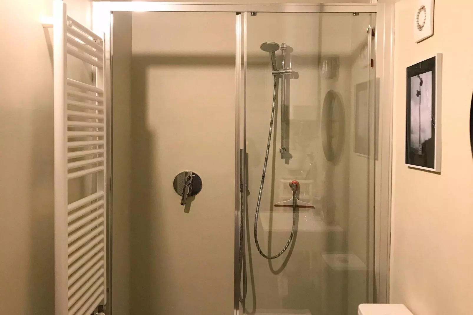 Ai Rronchi - piccolo appartamento con giardino a Cannero-Bathroom