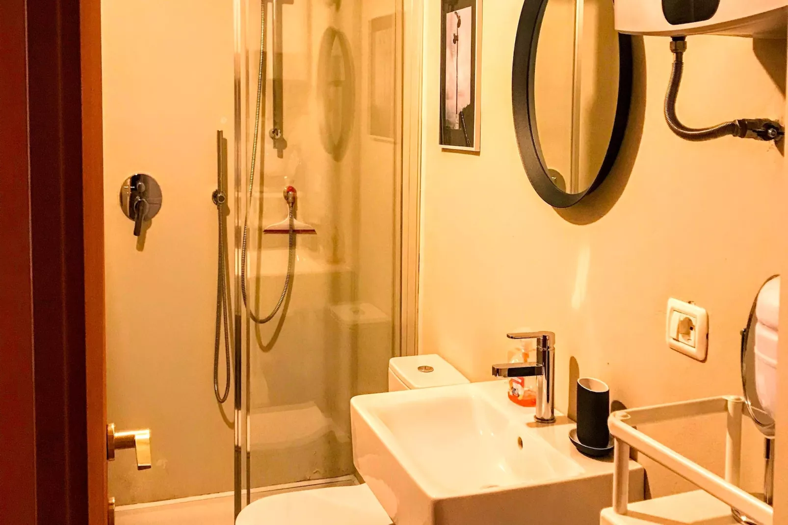 Ai Rronchi - piccolo appartamento con giardino a Cannero-Bathroom