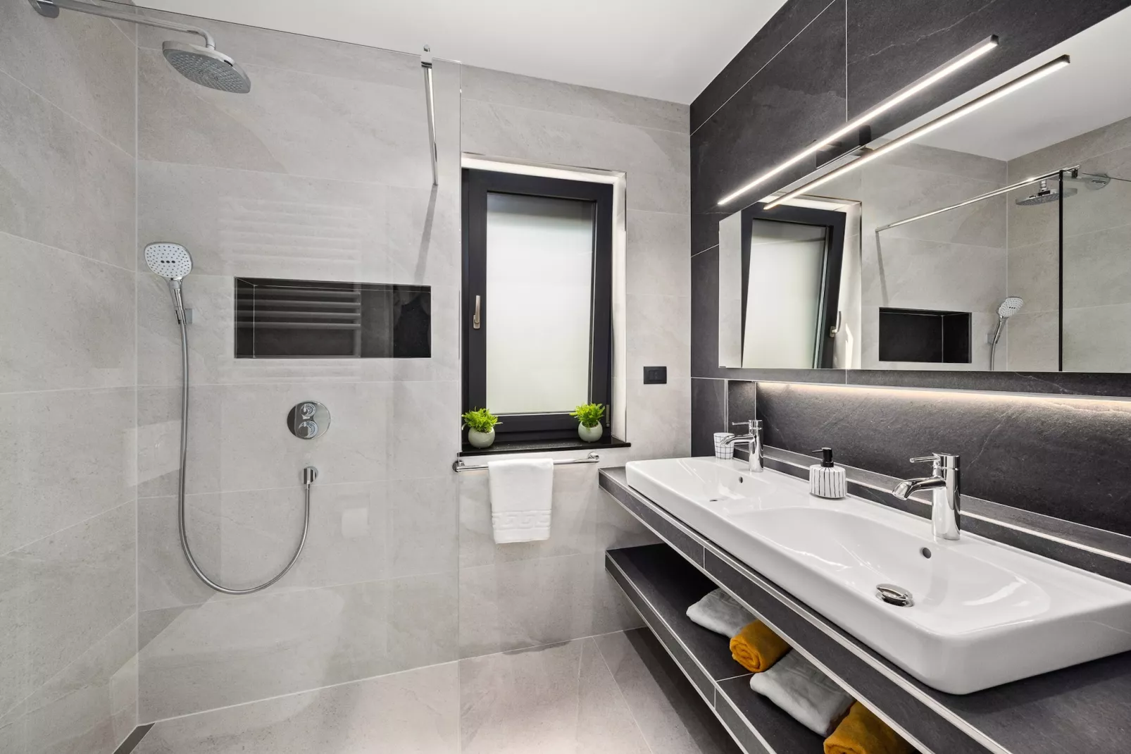 Villa Polaris - Luxurious Vacation Oasis-Badezimmer