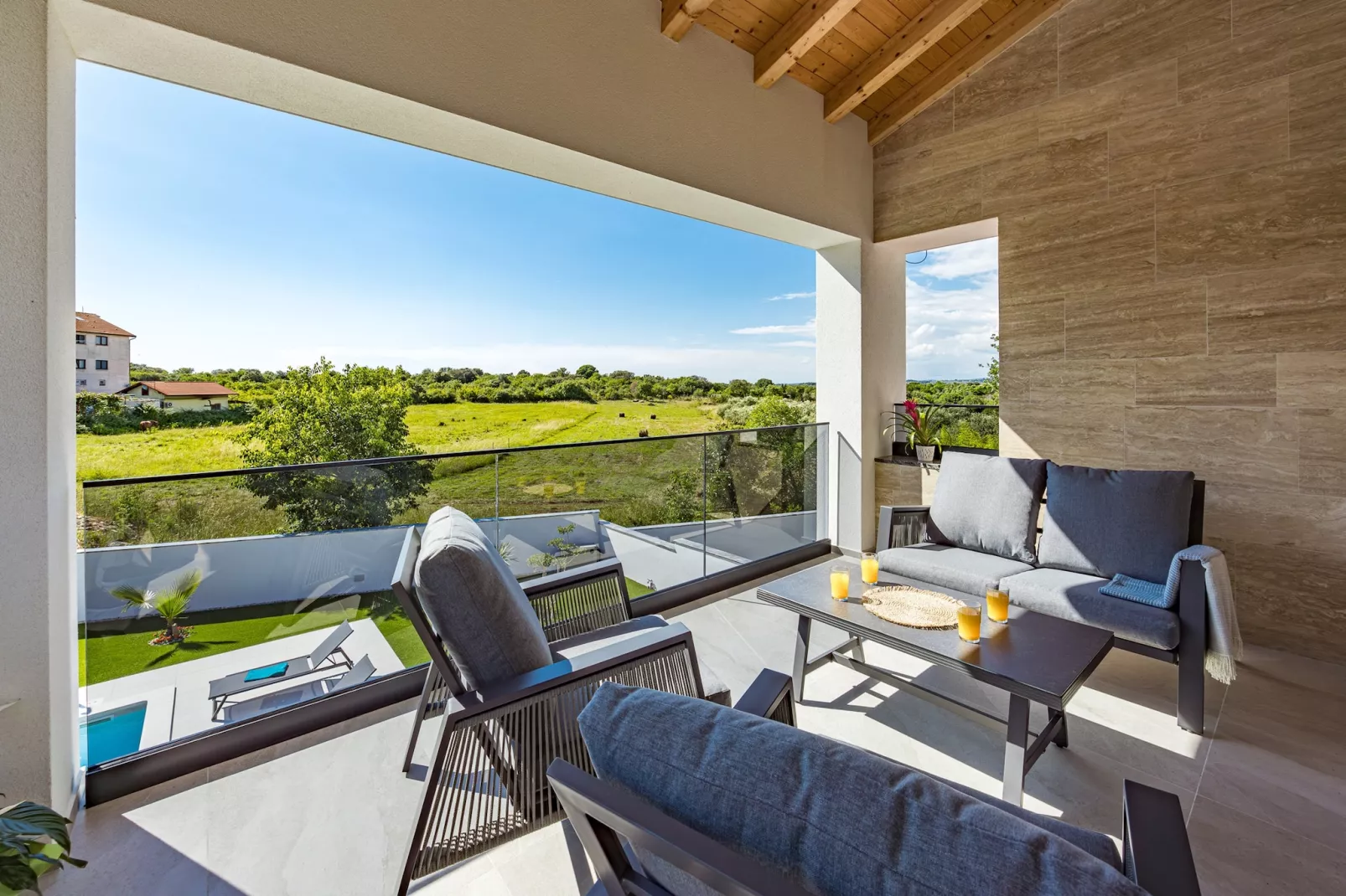 Villa Polaris - Luxurious Vacation Oasis-Terrassenbalkon