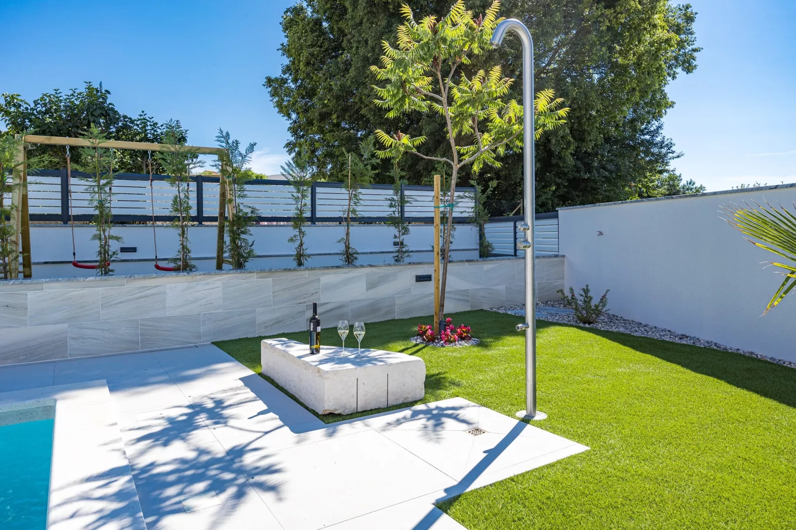 Villa Polaris - Luxurious Vacation Oasis-Gärten Sommer