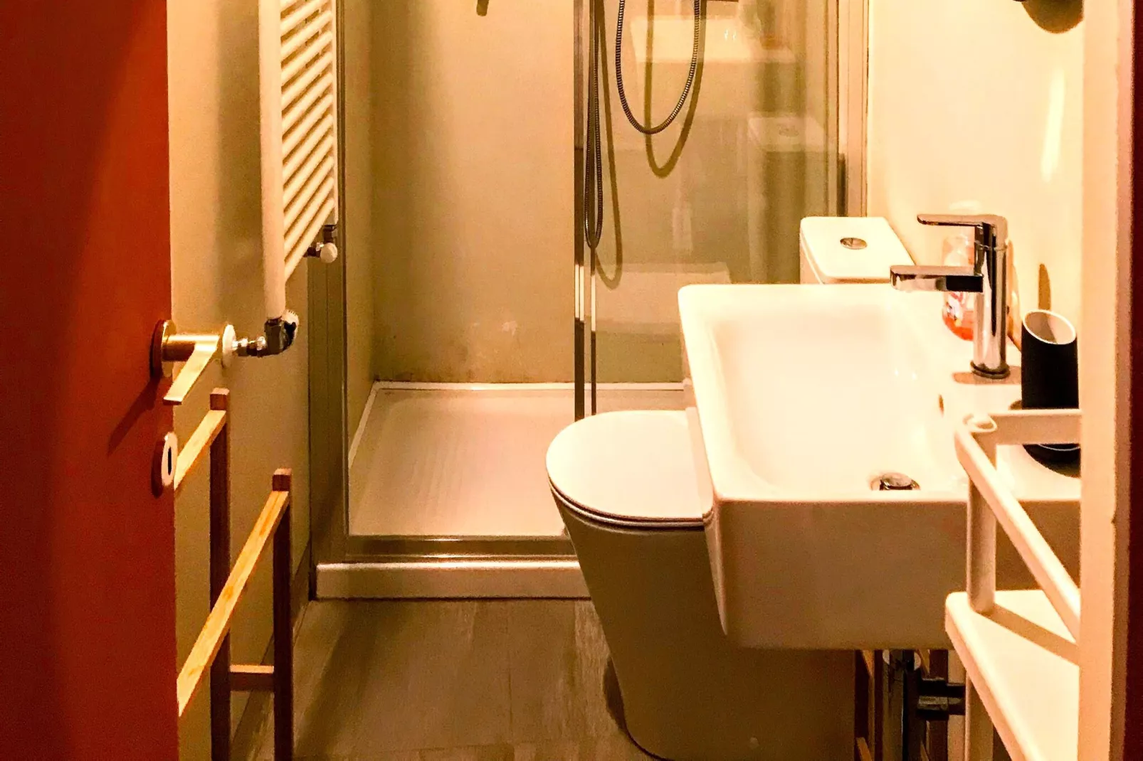 Ai Rronchi - piccolo appartamento con giardino a Cannero-Bathroom