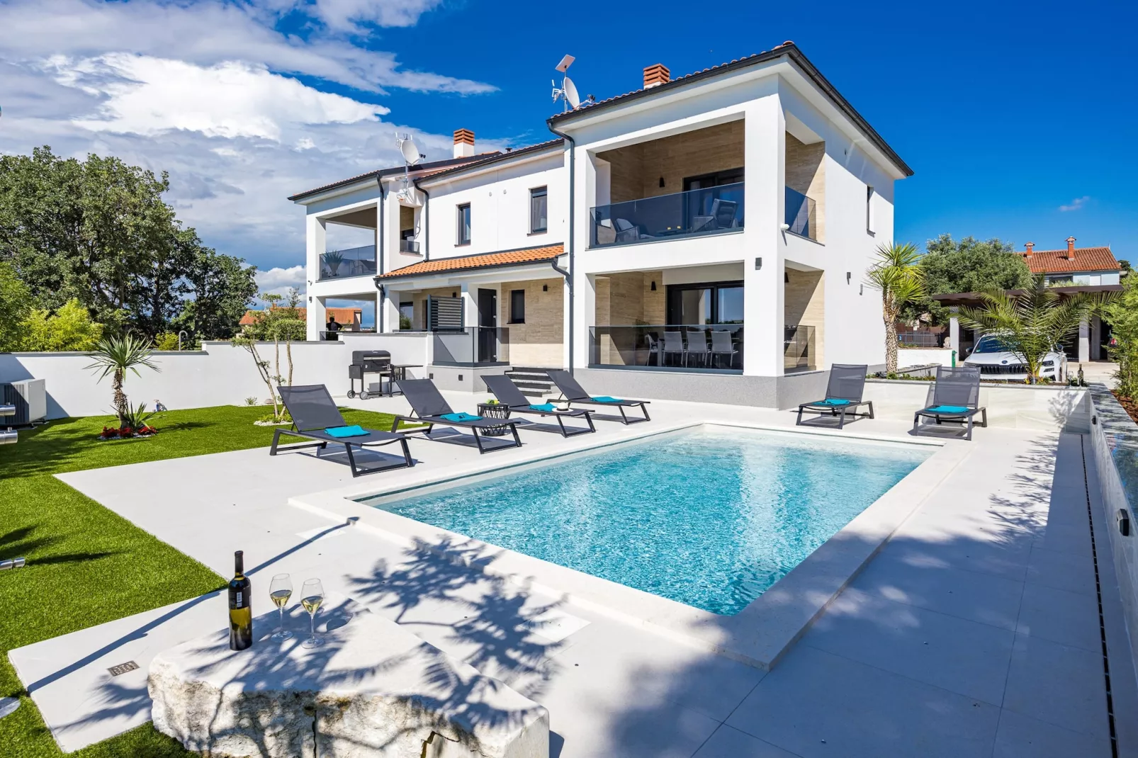 Villa Polaris - Luxurious Vacation Oasis-Außenbereich