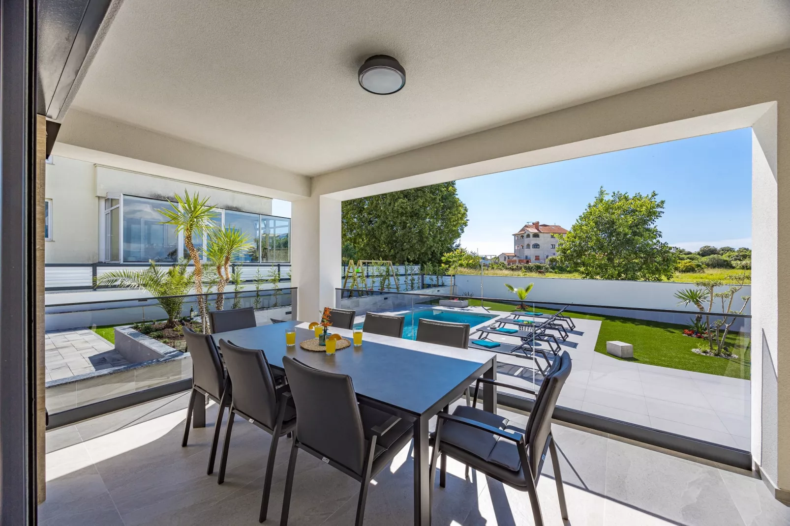 Villa Polaris - Luxurious Vacation Oasis-Terrasse
