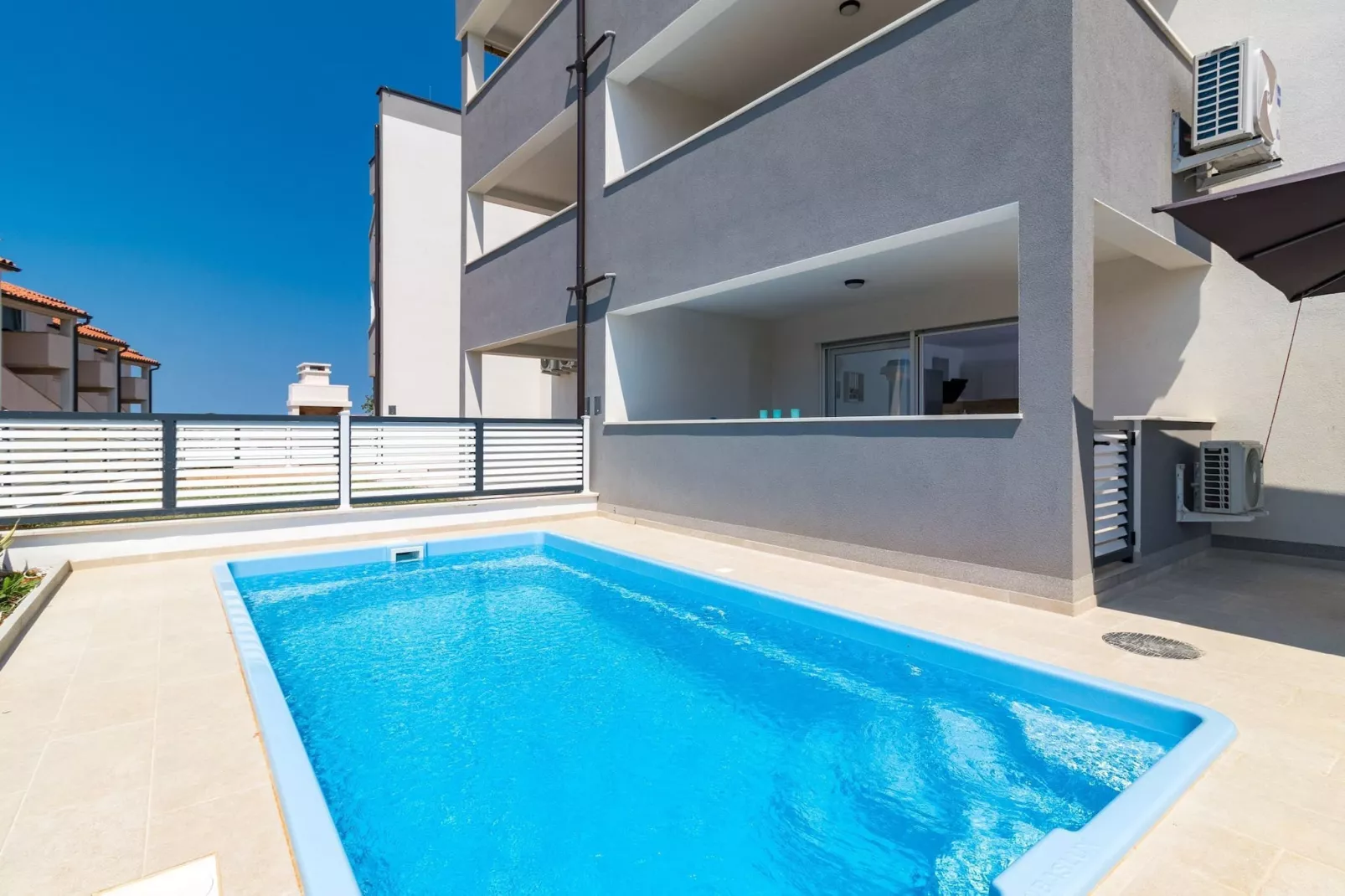 poolofhouse