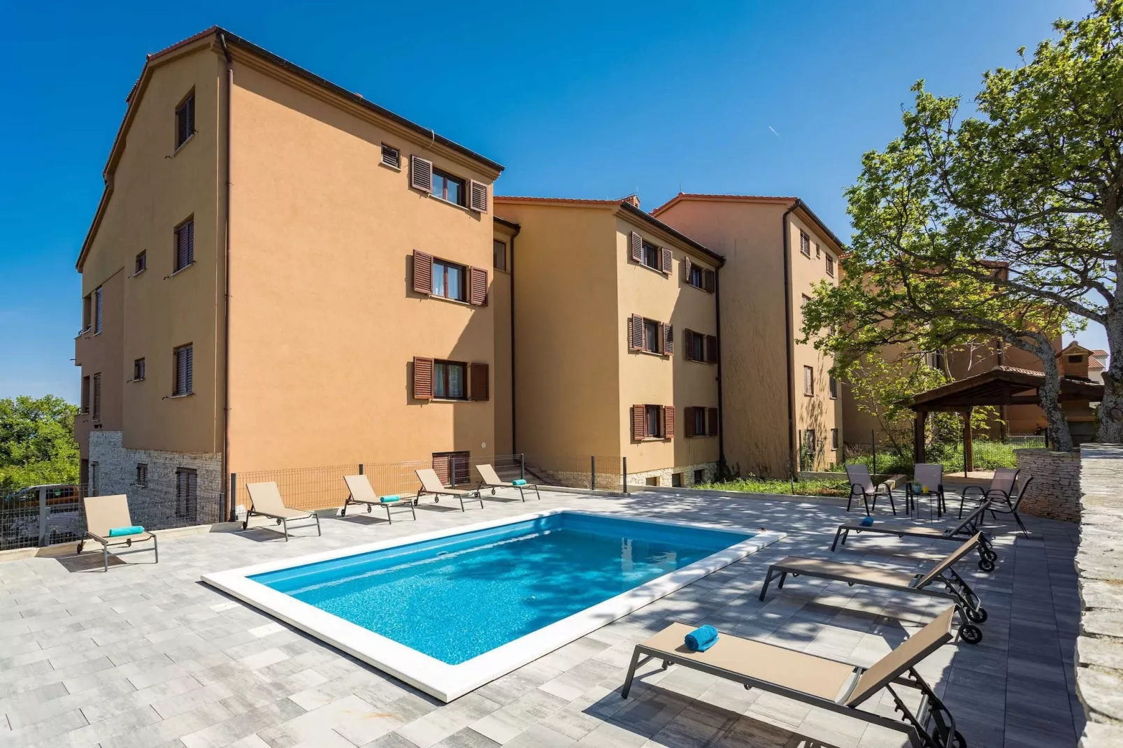 poolofhouse