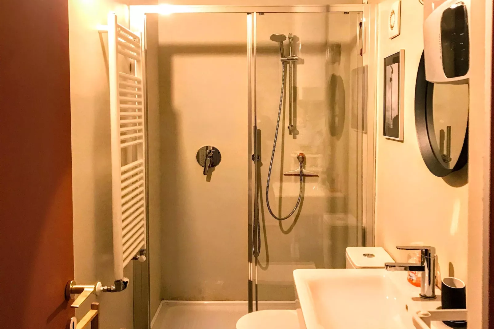 Ai Rronchi - piccolo appartamento con giardino a Cannero-Bathroom