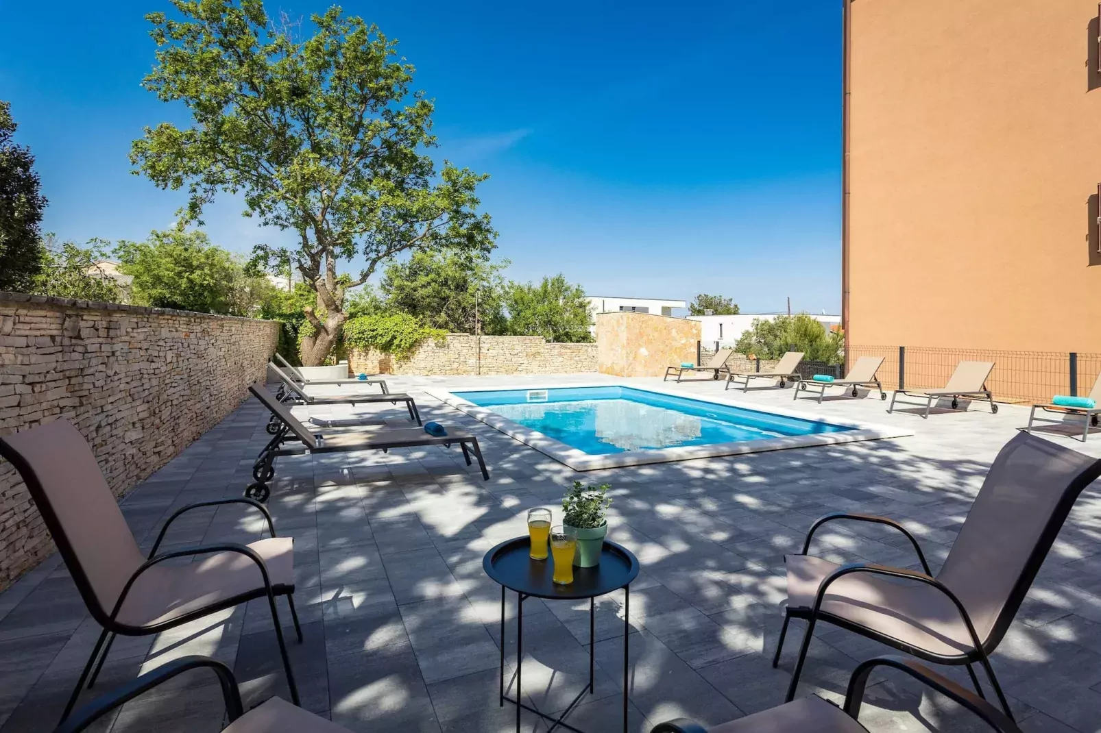 Cesare 1 - Modern Apartment with Shared Pool-Pool