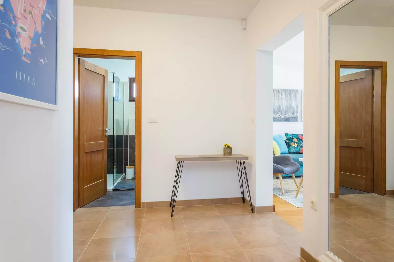 Cesare 1 - Modern Apartment with Shared Pool-Landing