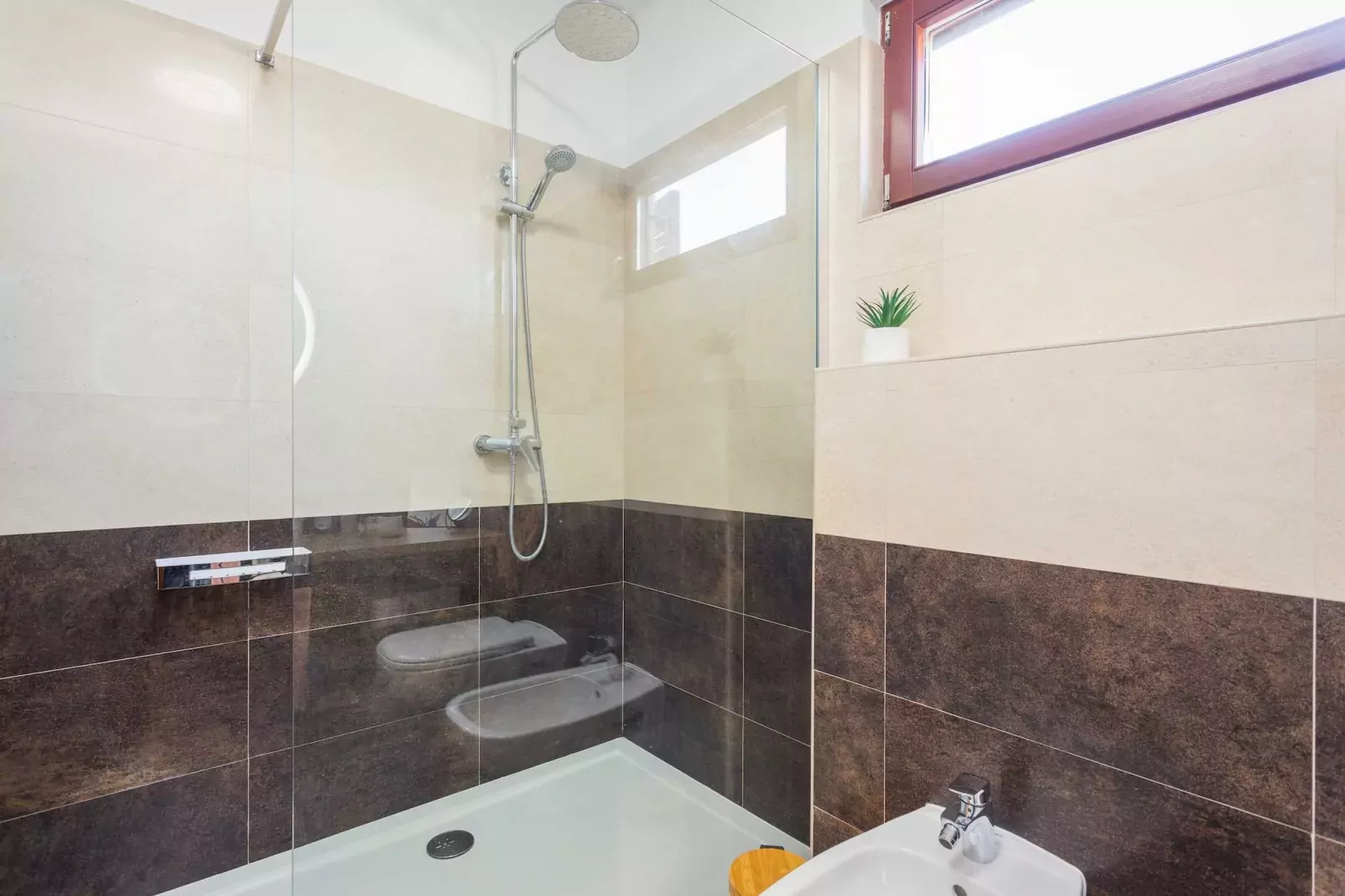 Cesare 1 - Modern Apartment with Shared Pool-Bathroom