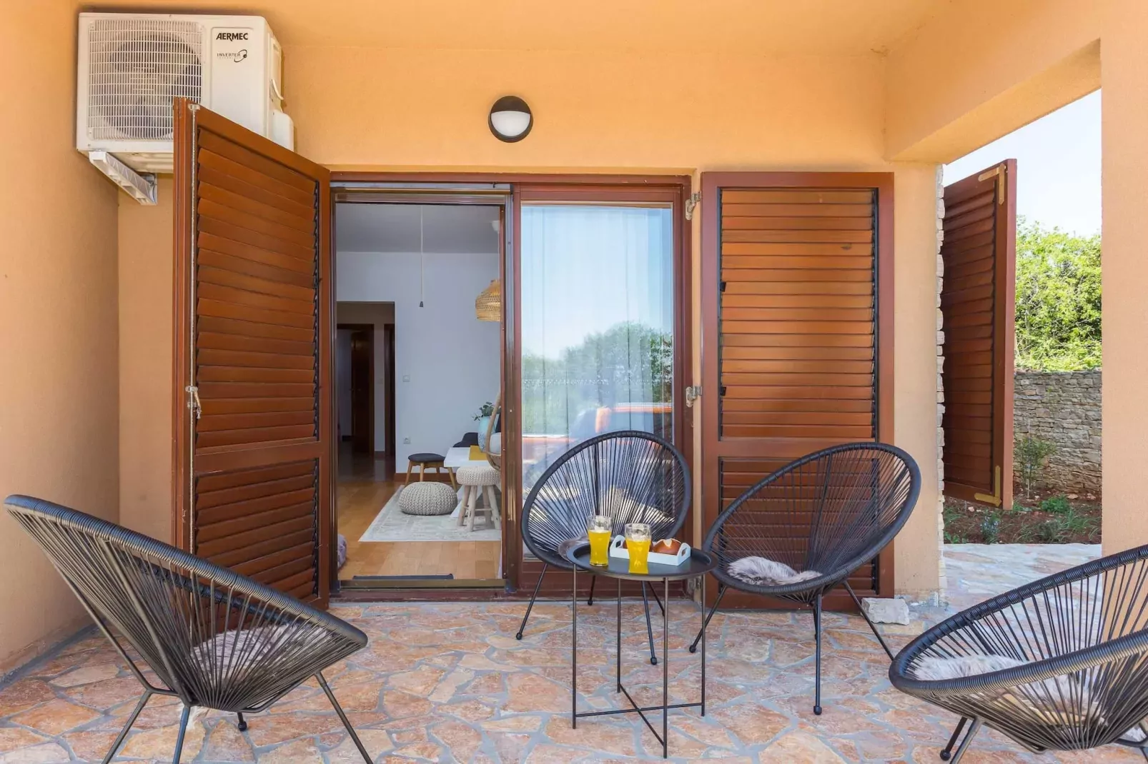 Cesare 1 - Modern Apartment with Shared Pool-Terrace