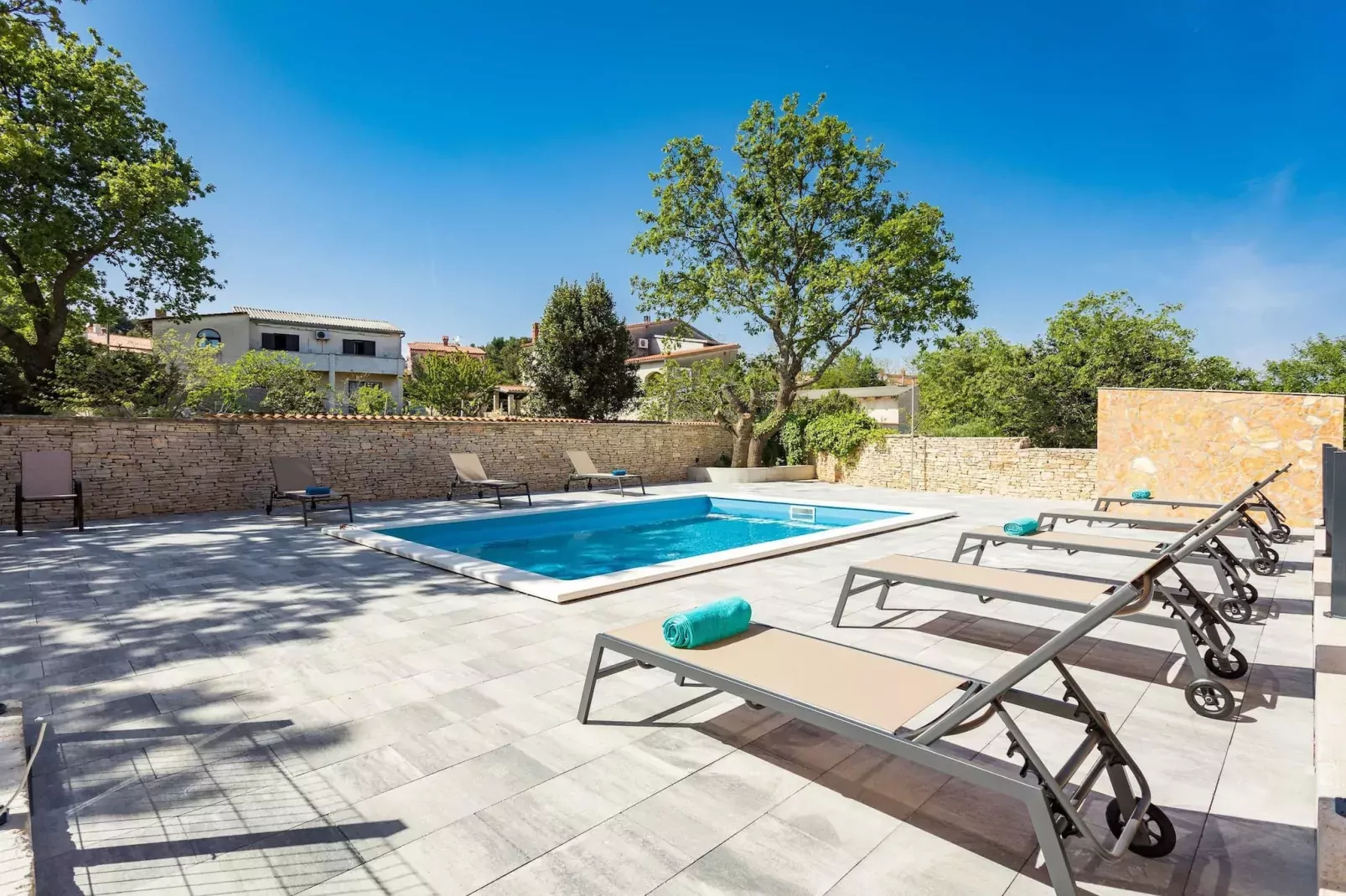 Cesare 3 - Modern Apartment with Shared Pool-Pool