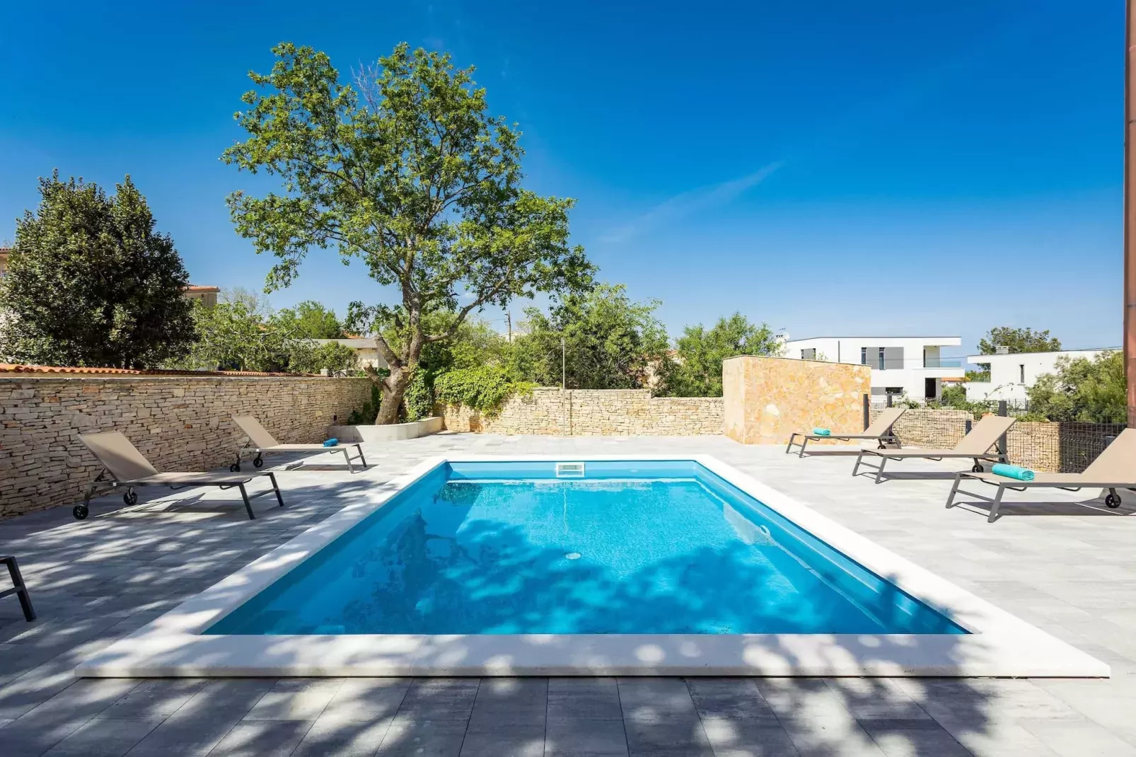 Cesare 3 - Modern Apartment with Shared Pool-Pool