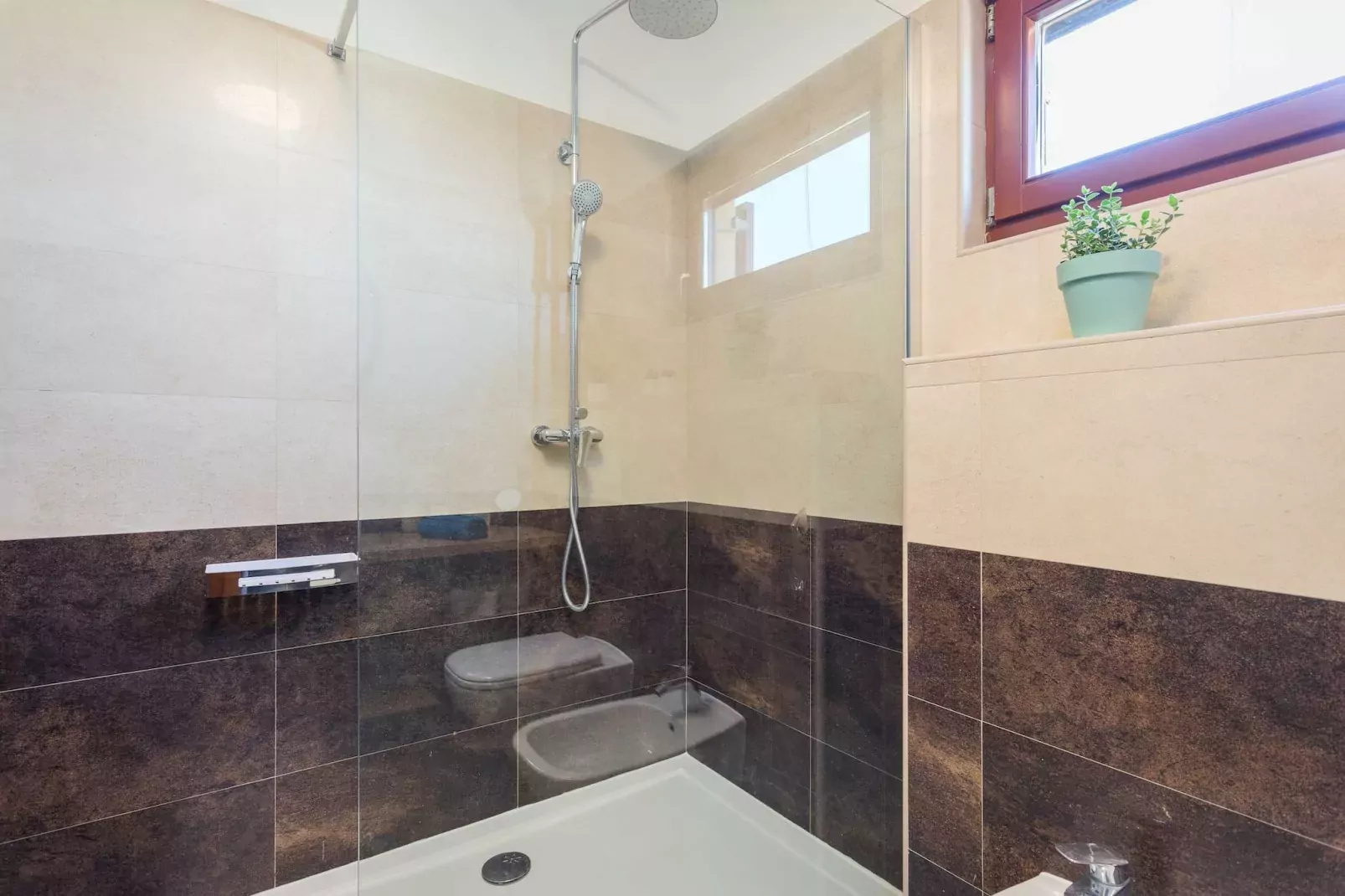 Cesare 3 - Modern Apartment with Shared Pool-Bathroom