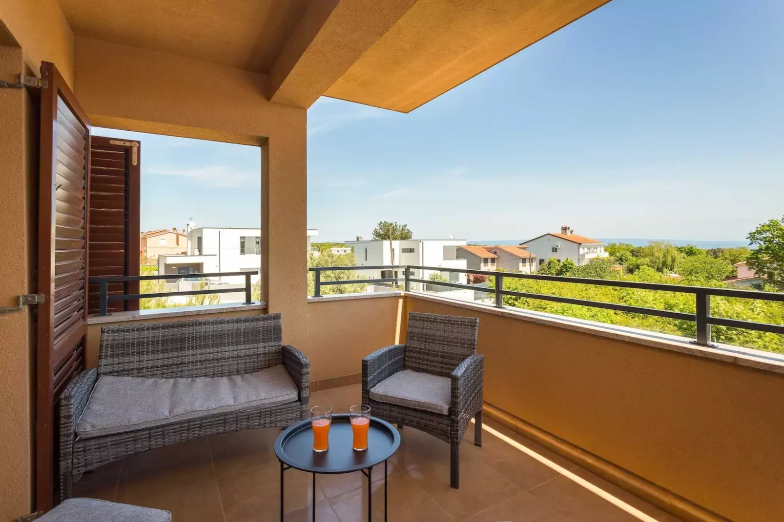 Cesare 3 - Modern Apartment with Shared Pool-Terrace balcony