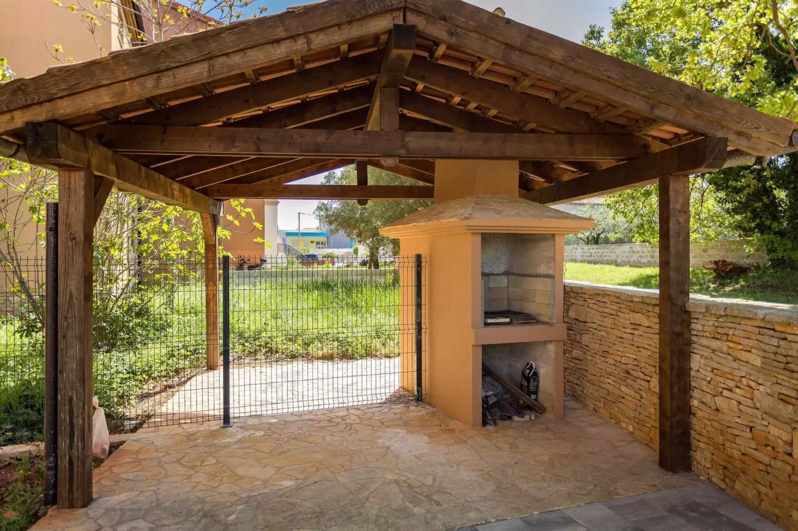 Cesare 3 - Modern Apartment with Shared Pool-Outdoor