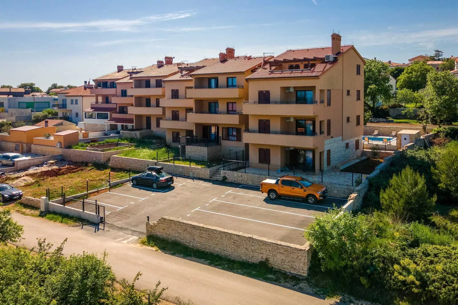 Cesare 3 - Modern Apartment with Shared Pool-Outdoor