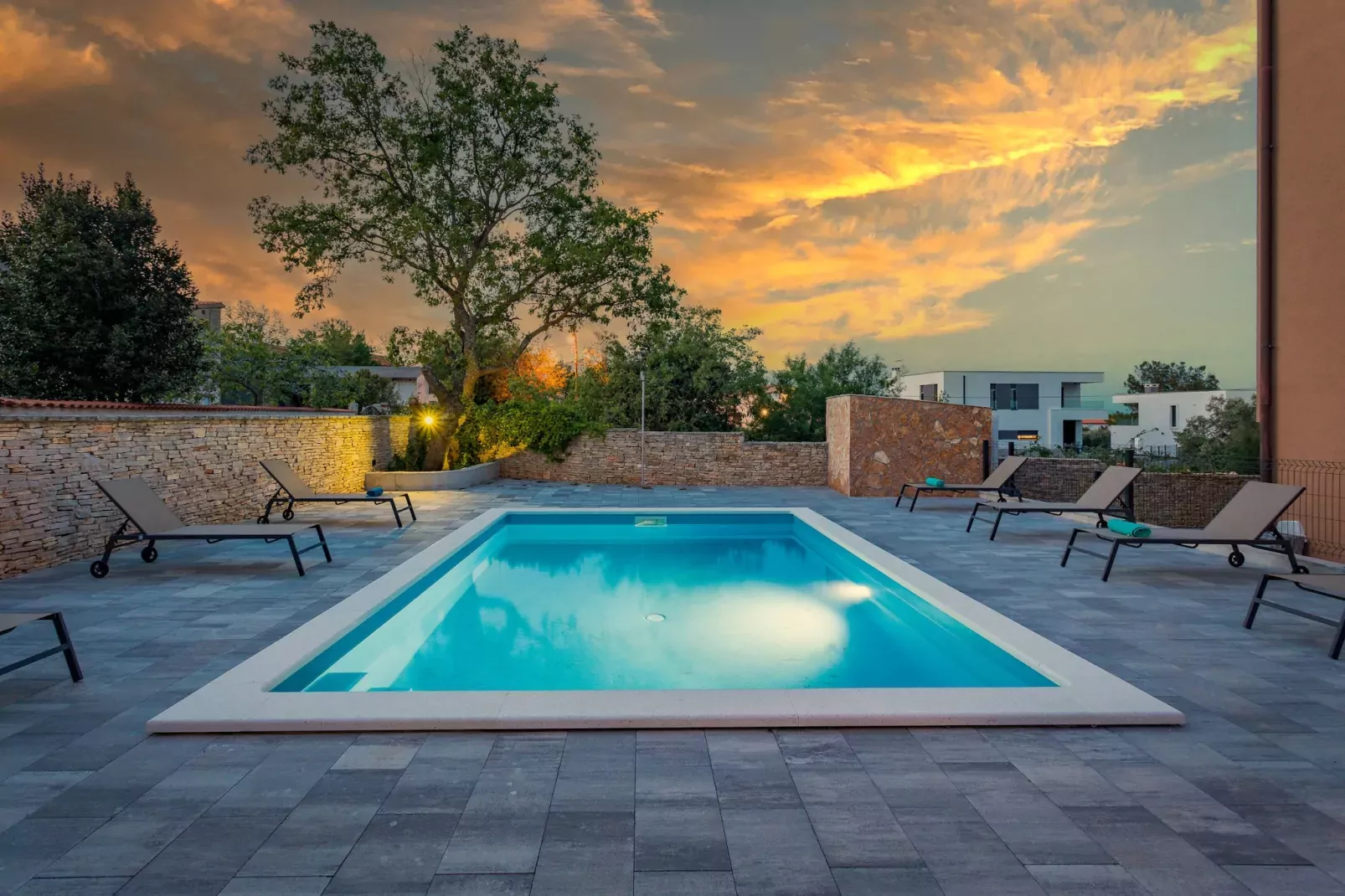 Cesare 5-Modern Apartment with Shared Pool-Pool