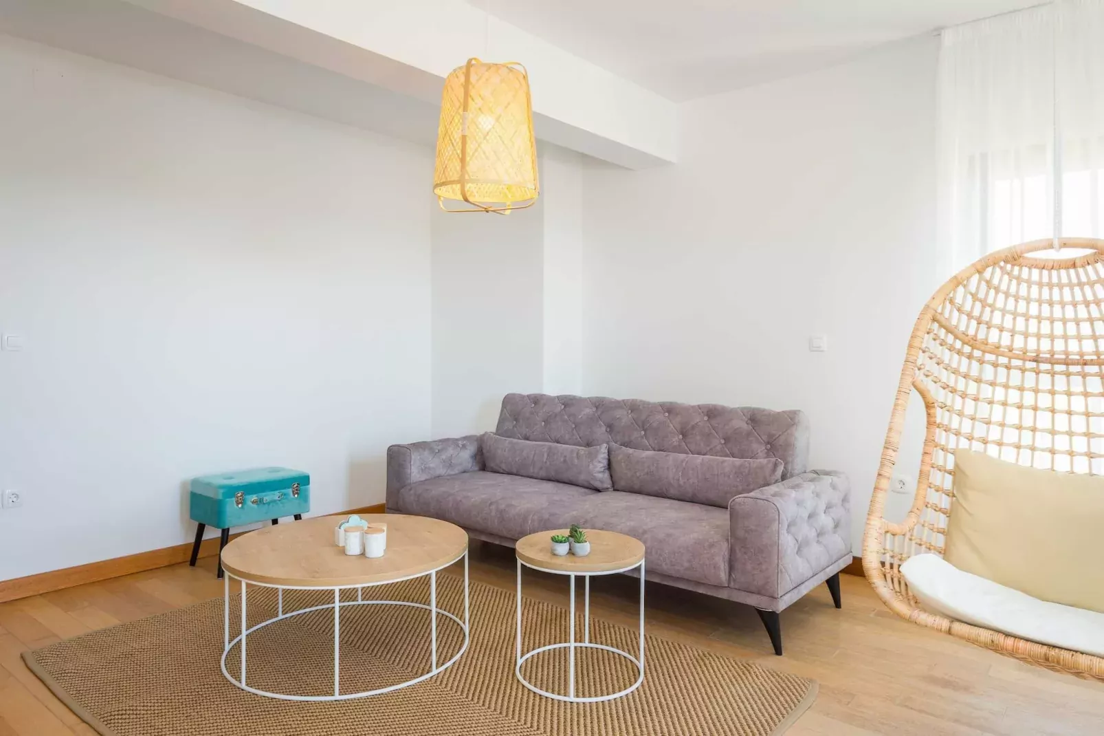 Cesare 5-Modern Apartment with Shared Pool-Living room