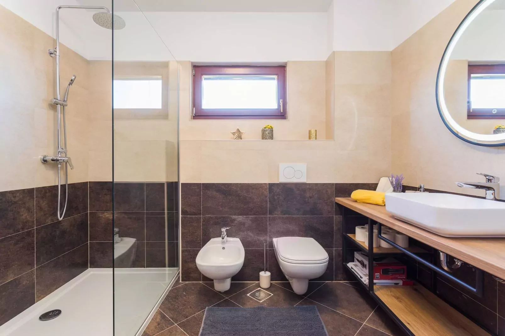 Cesare 5-Modern Apartment with Shared Pool-Bathroom