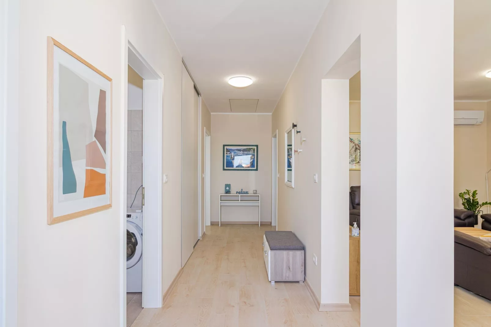 Modern, Elegant Apartment Anna (Rosemary)-Landing