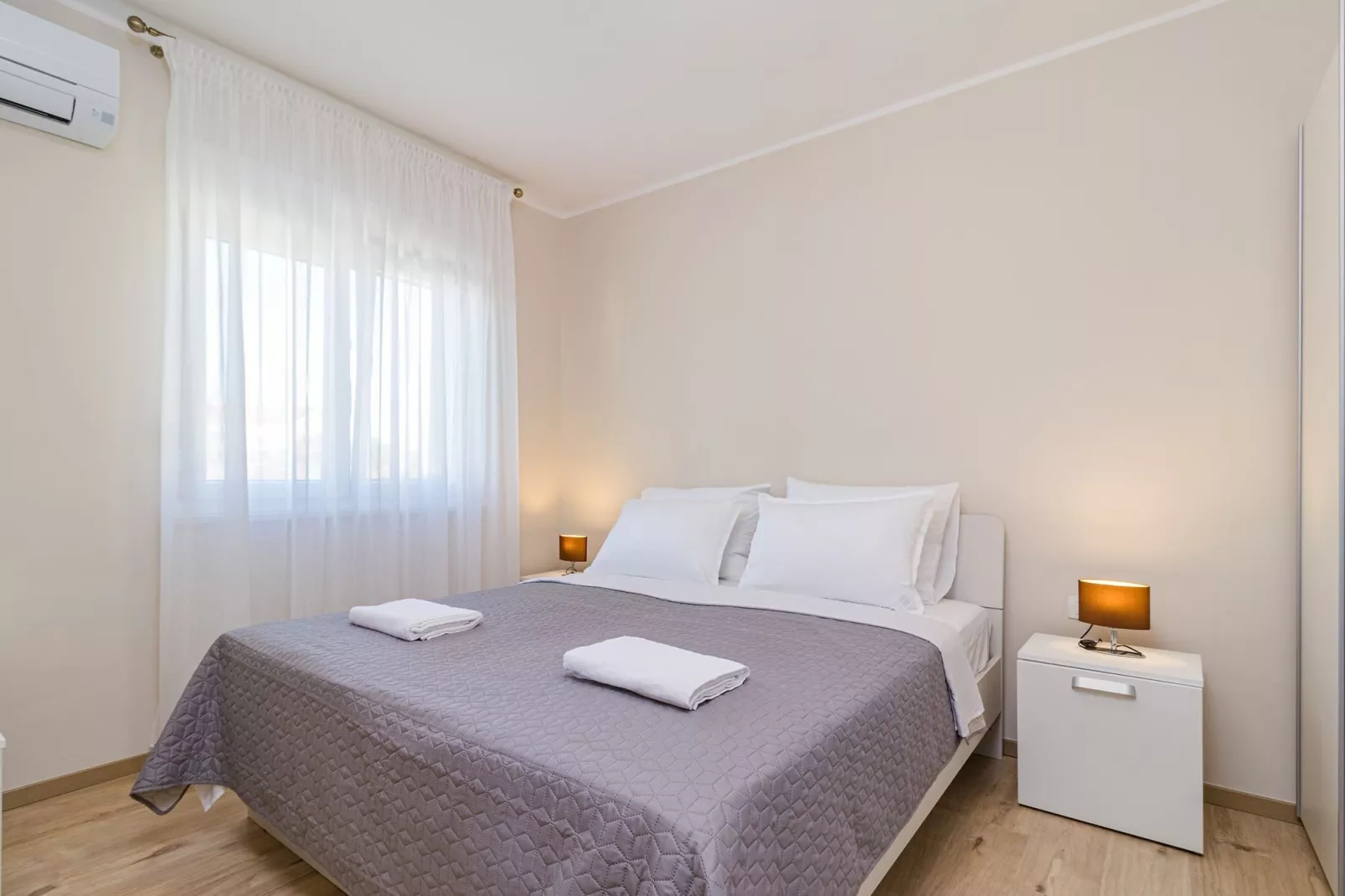 Modern, Elegant Apartment Anna (Rosemary)-Bedroom