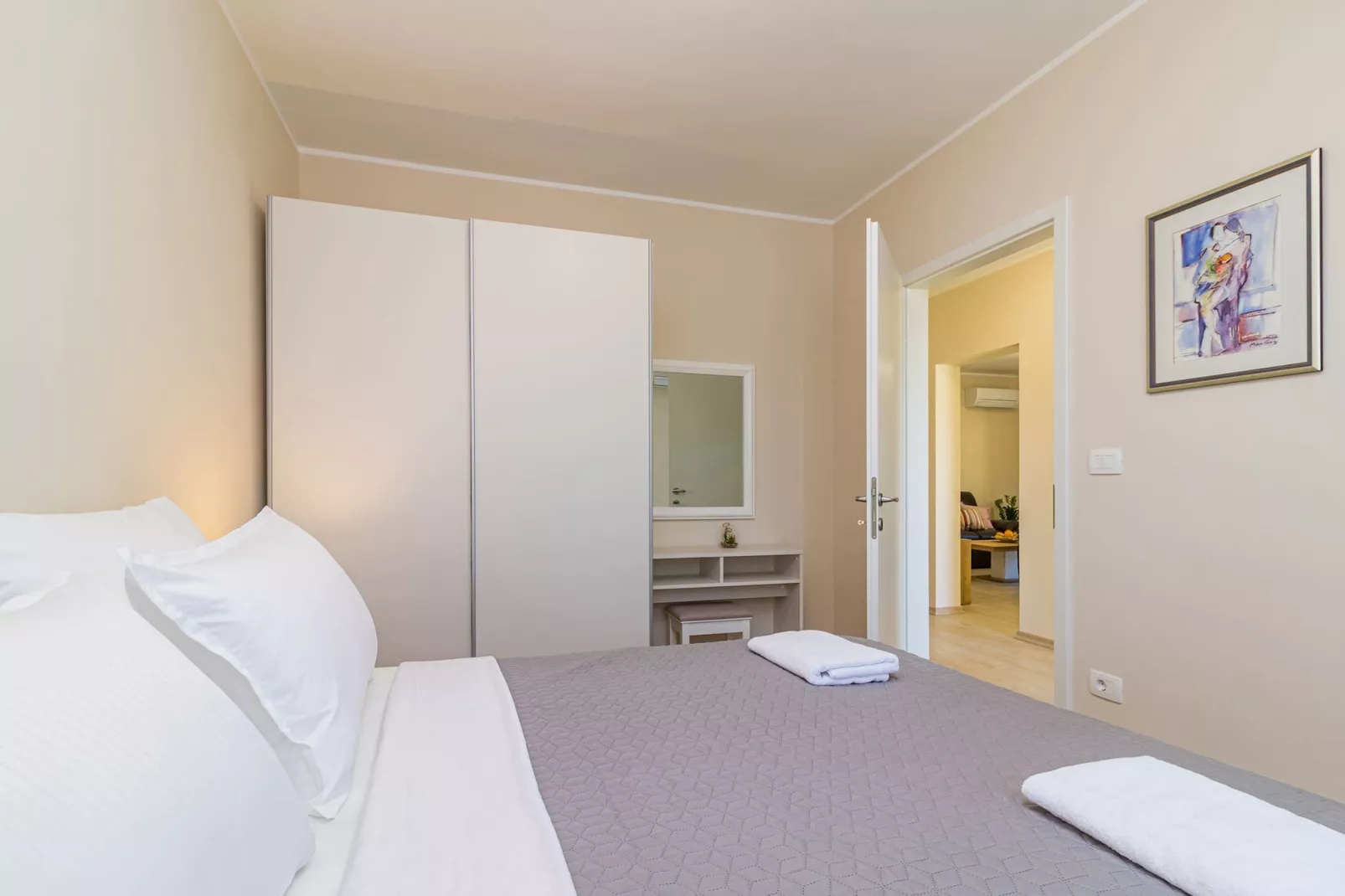 Modern, Elegant Apartment Anna (Rosemary)-Bedroom