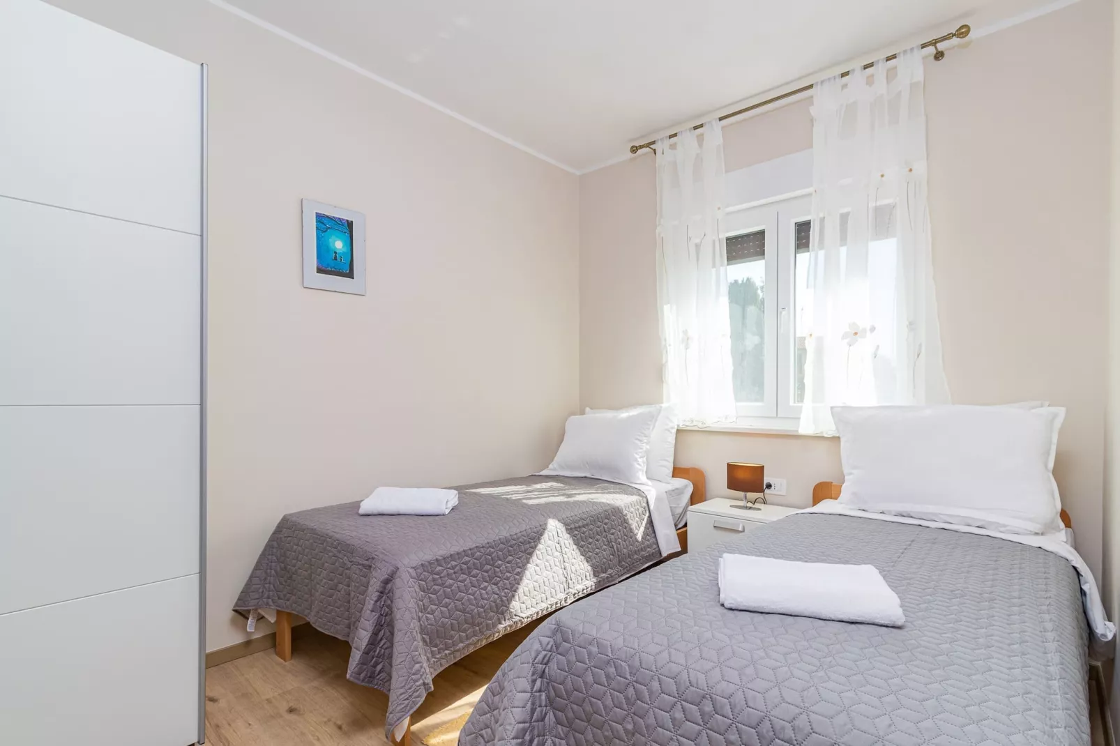 Modern, Elegant Apartment Anna (Rosemary)-Bedroom