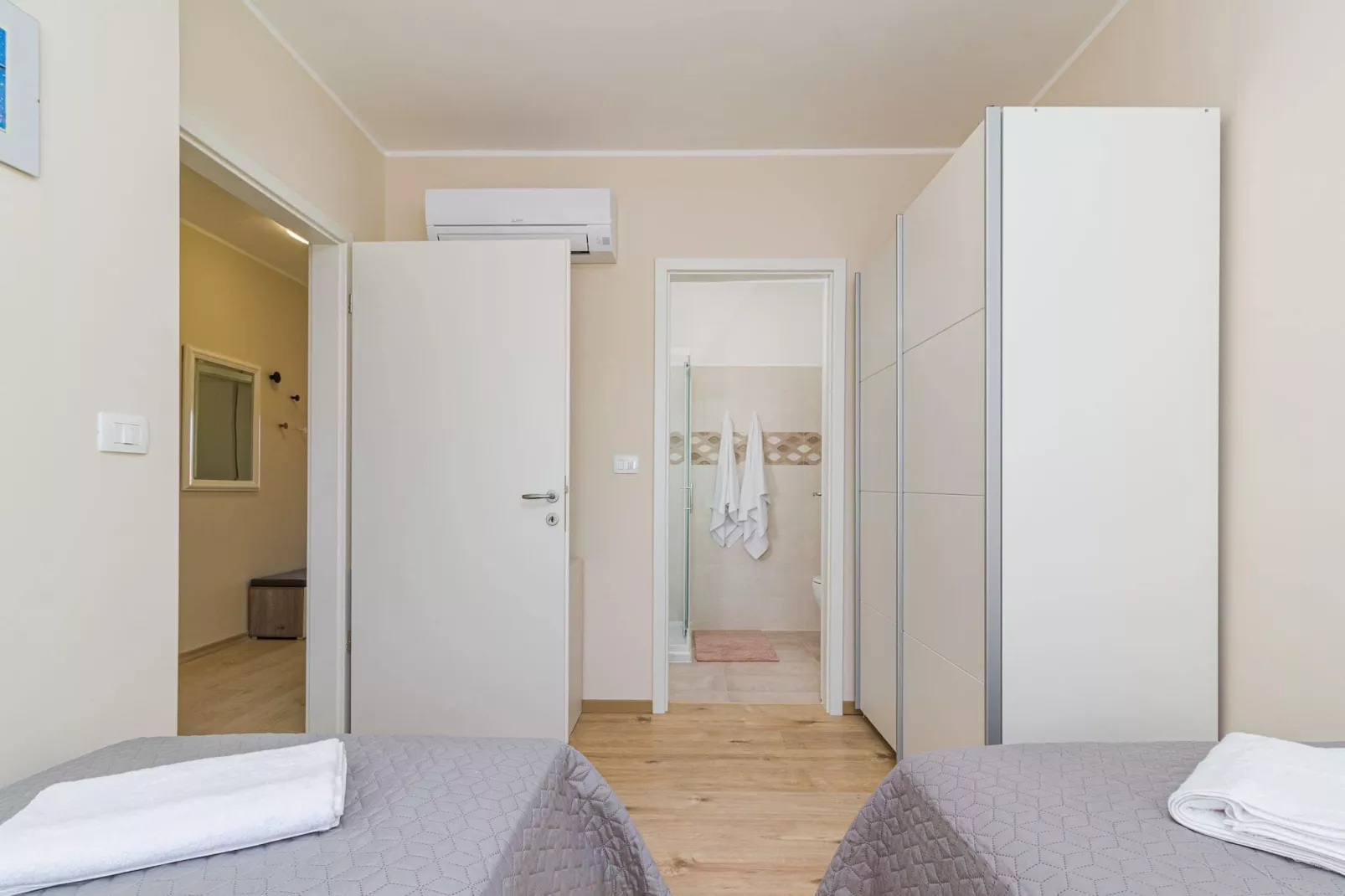 Modern, Elegant Apartment Anna (Rosemary)-Bedroom