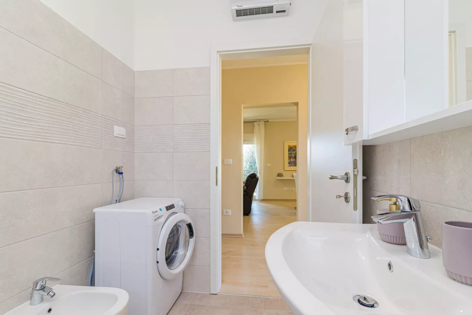 Modern, Elegant Apartment Anna (Rosemary)-Bathroom