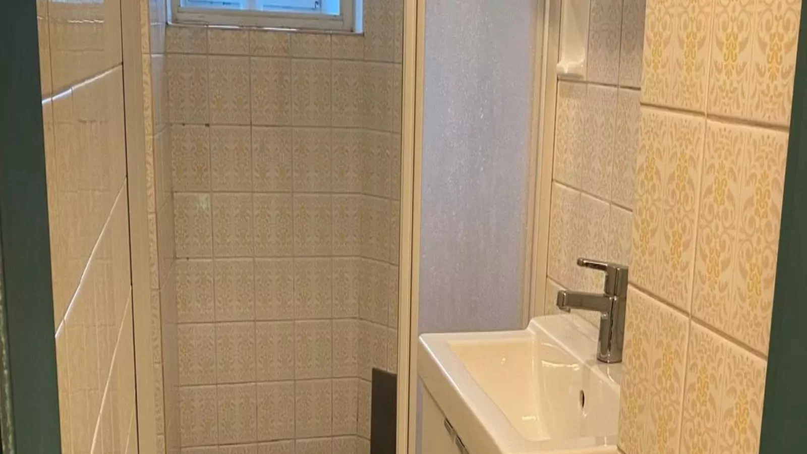 Rebenhaus-Badezimmer