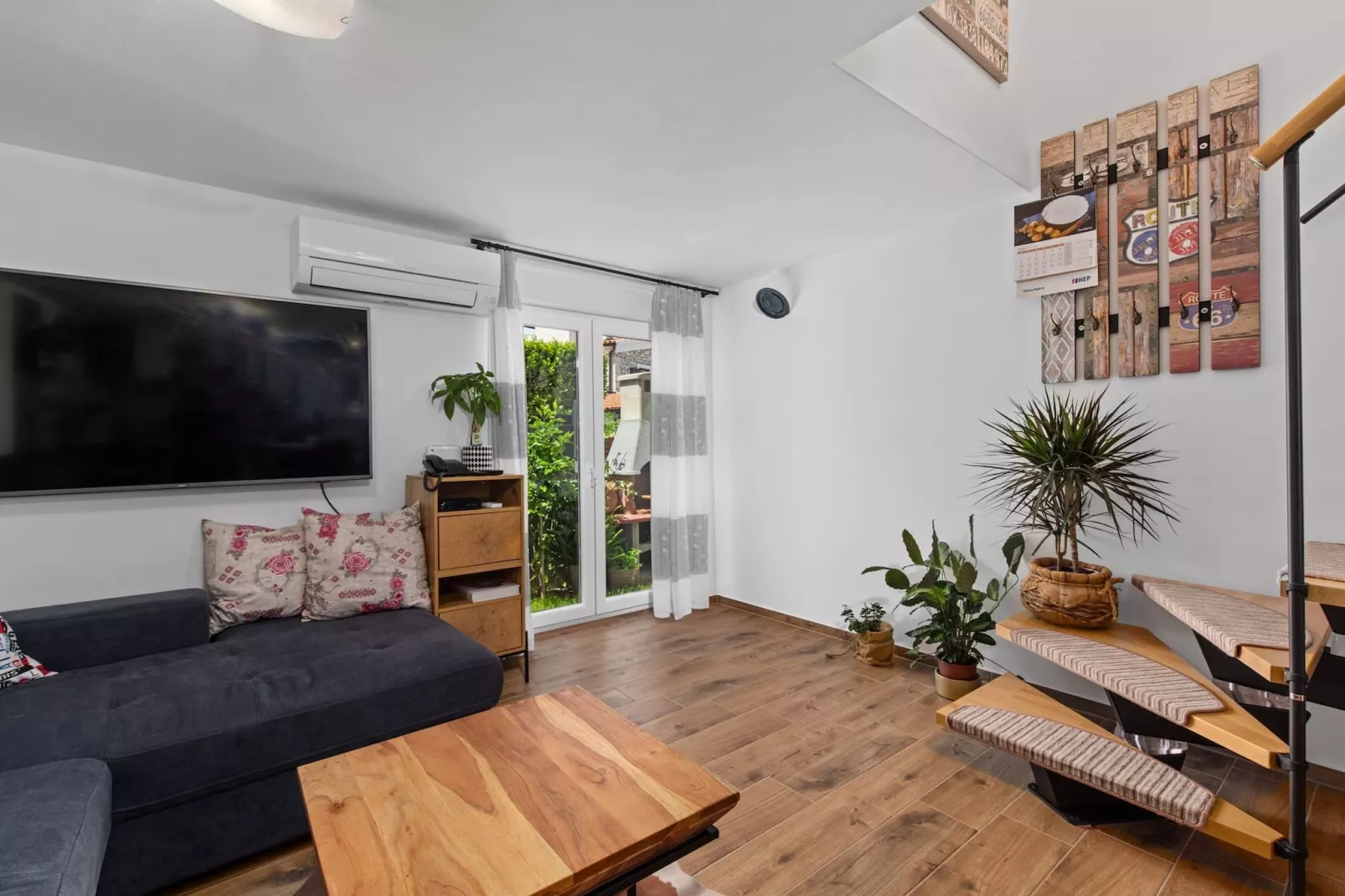 Holiday Home Sea - Beautiful Garden, Sea View-Living room