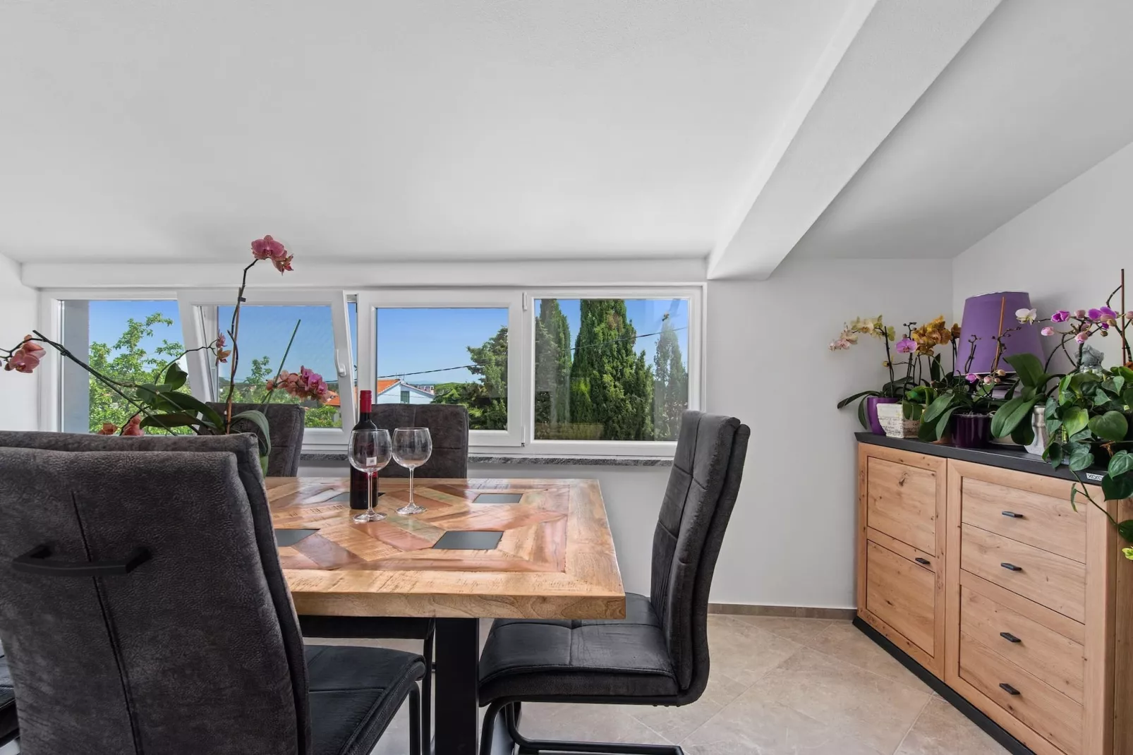 Holiday Home Sea - Beautiful Garden, Sea View-Dining room