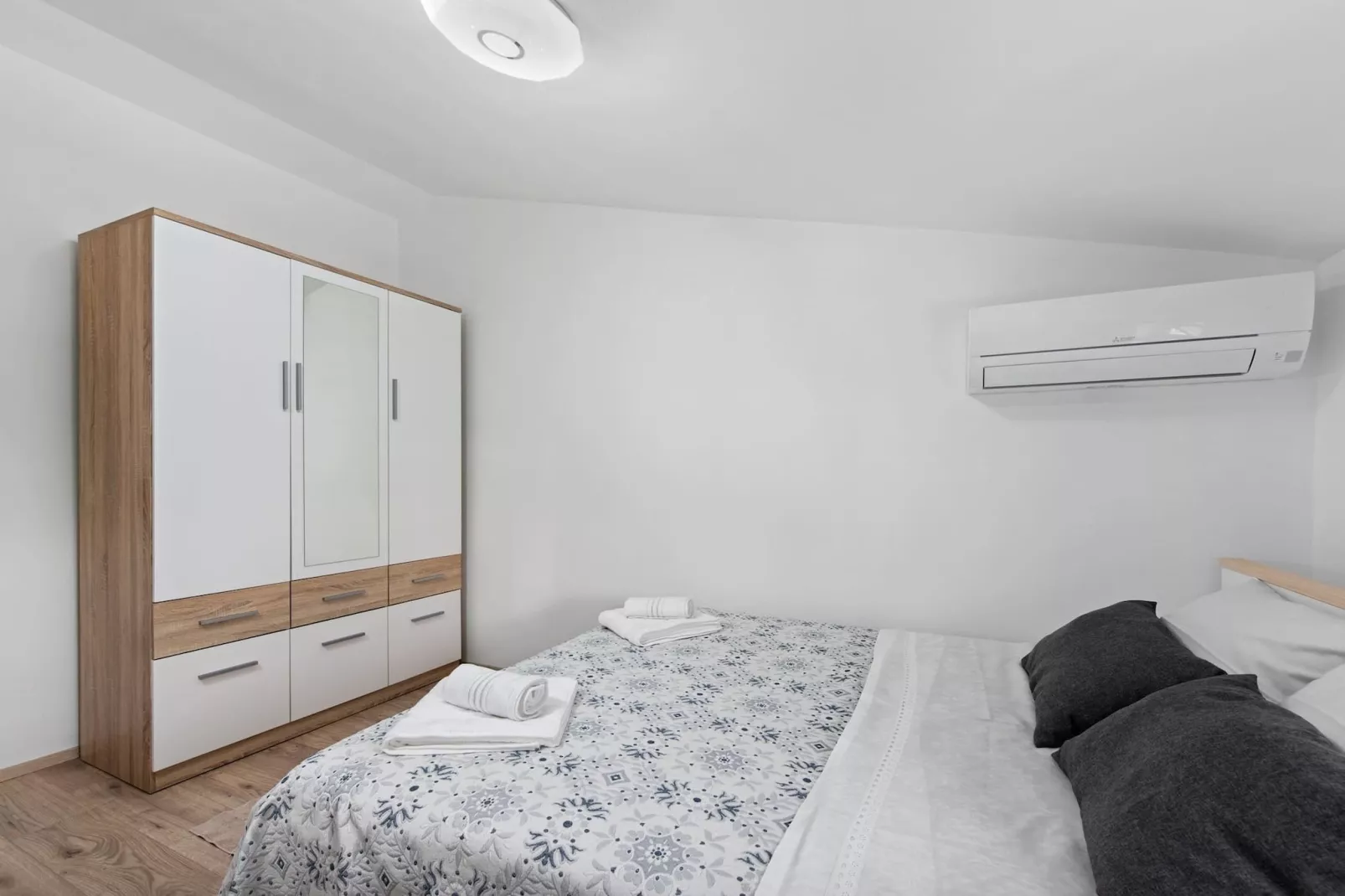 Holiday Home Sea - Beautiful Garden, Sea View-Bedroom