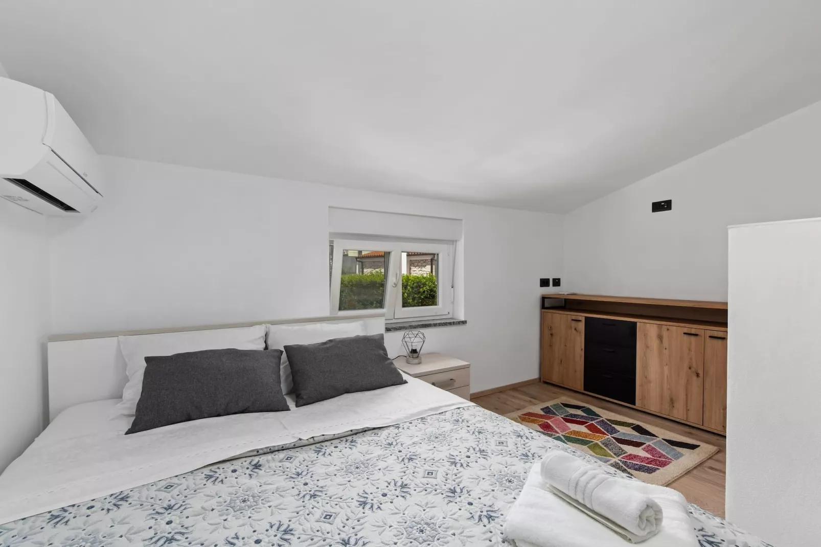 Holiday Home Sea - Beautiful Garden, Sea View-Bedroom