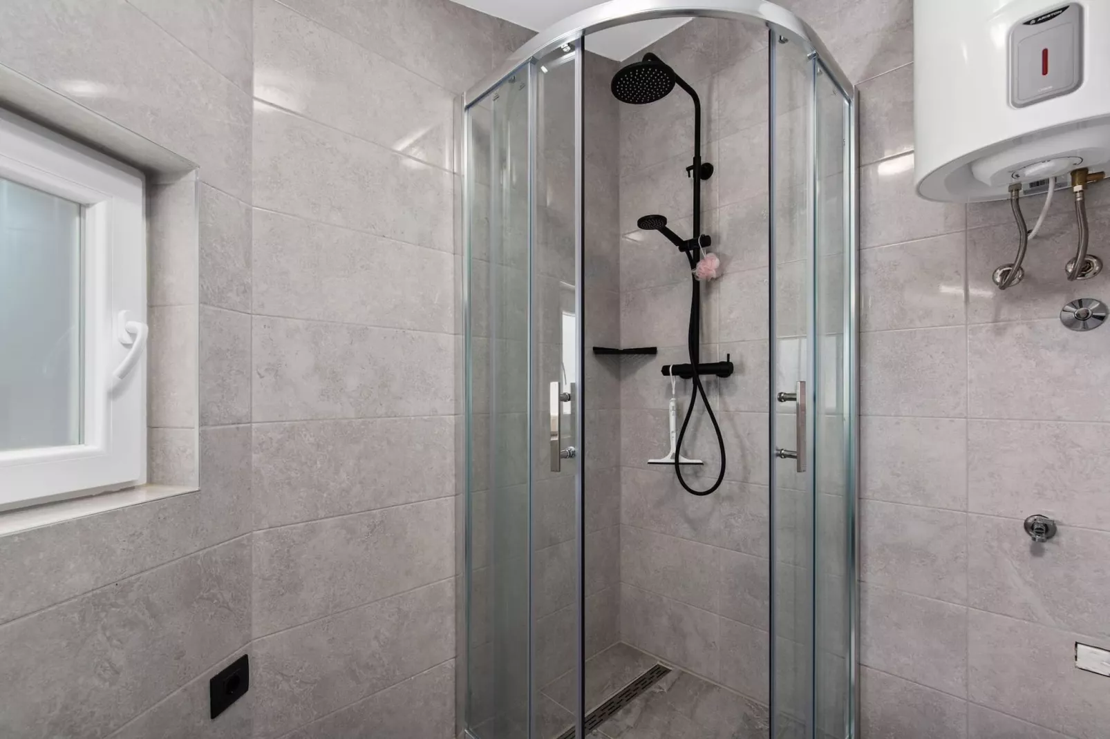 Holiday Home Sea - Beautiful Garden, Sea View-Bathroom