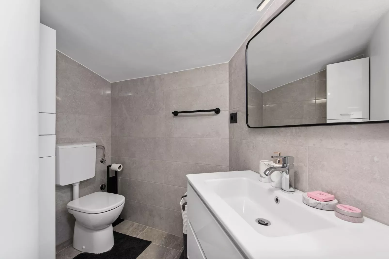 Holiday Home Sea - Beautiful Garden, Sea View-Bathroom
