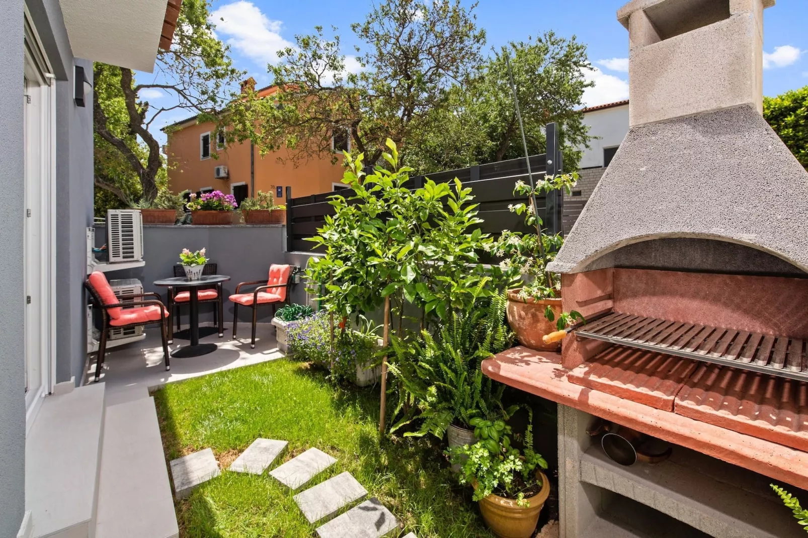 Holiday Home Sea - Beautiful Garden, Sea View-Terrace balcony
